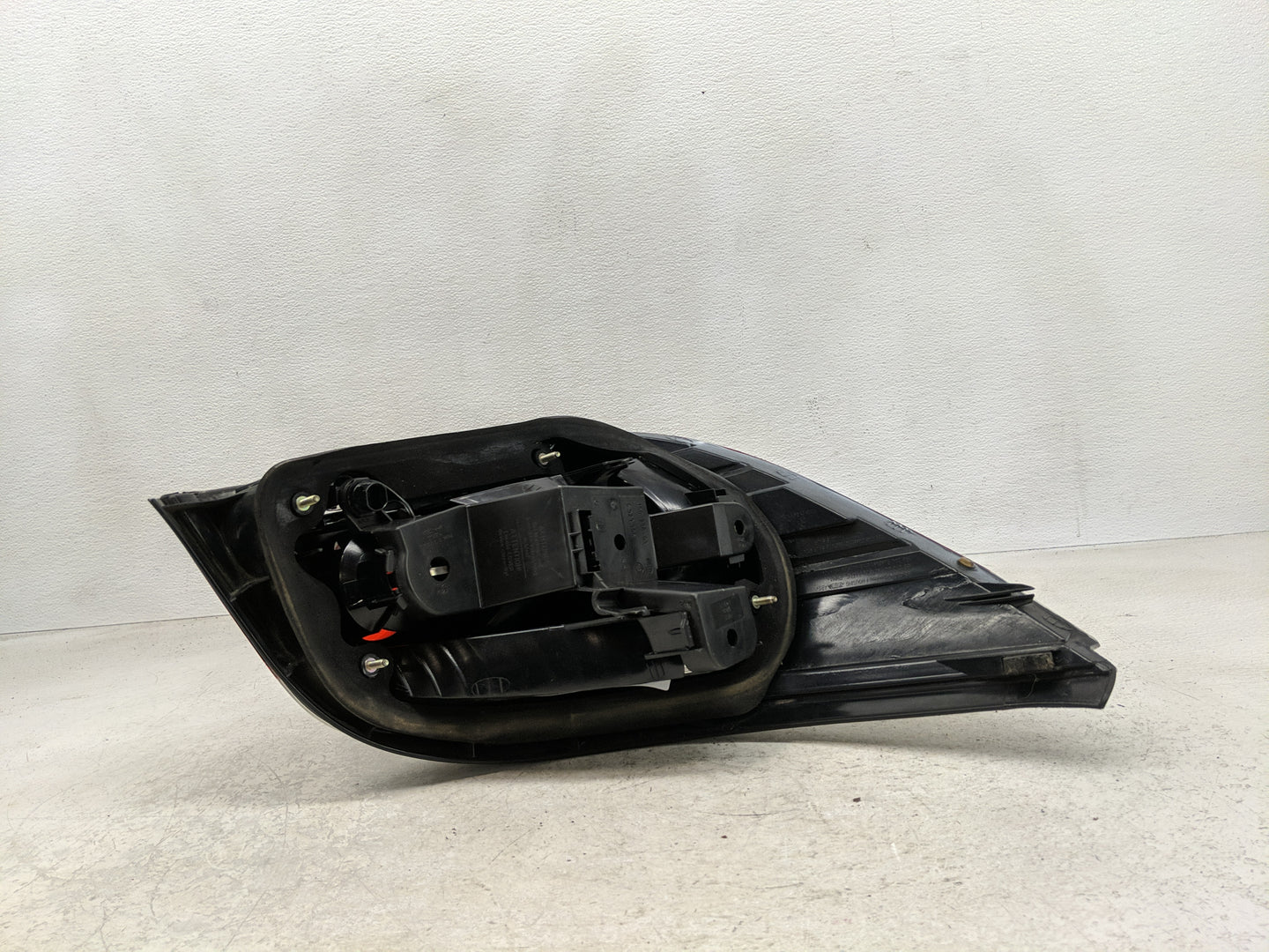 2004-2007 Bmw 525i Tail Light Assembly Passenger Right OEM Fits Fits 2004 2005 2006 2007 OEM Used Auto Parts - Oemusedautopa