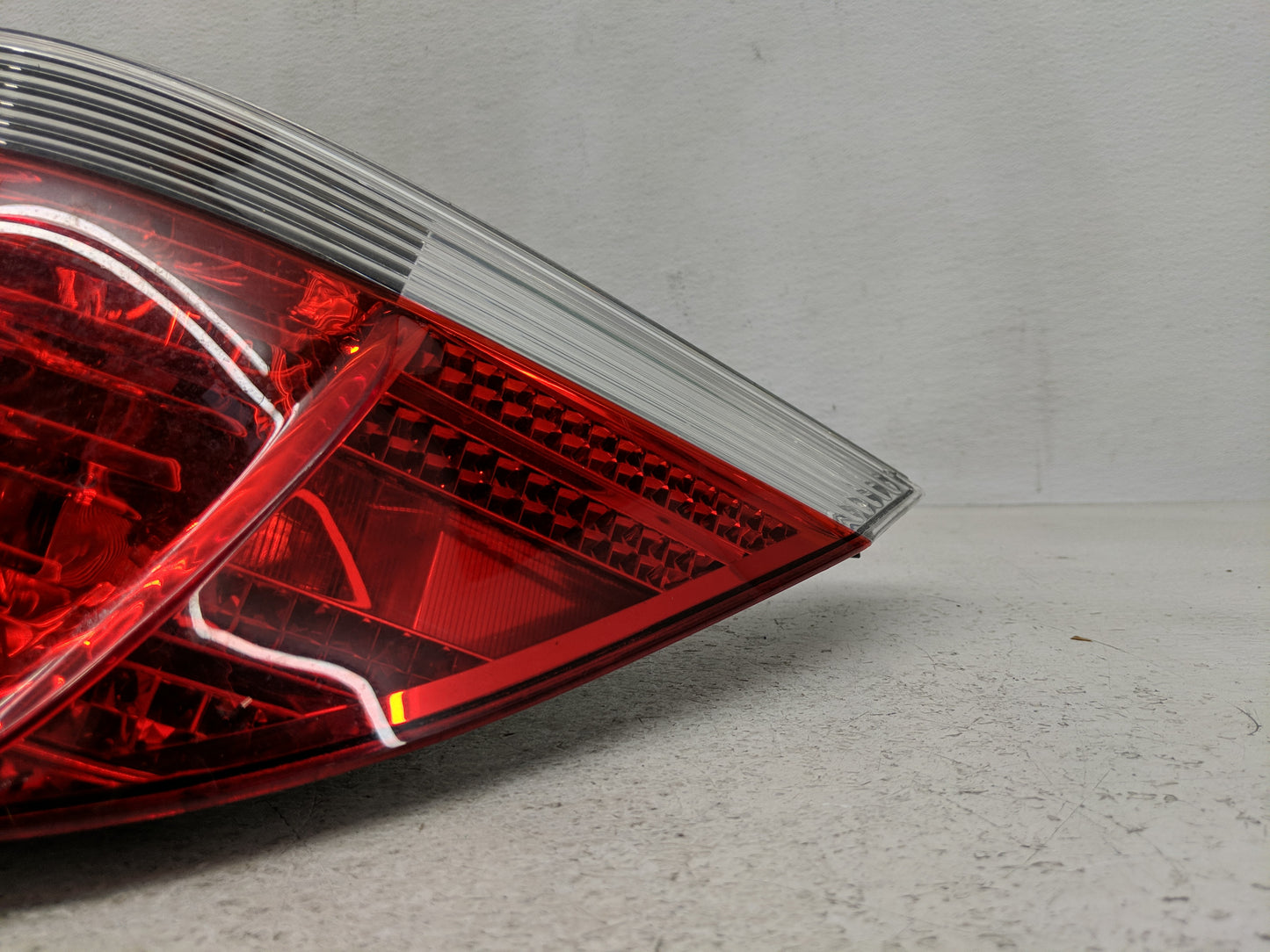 2004-2007 Bmw 525i Tail Light Assembly Passenger Right OEM P/N:2VP 008 679 6 910 798 Fits Fits 2004 2005 2006 2007 OEM Used 
