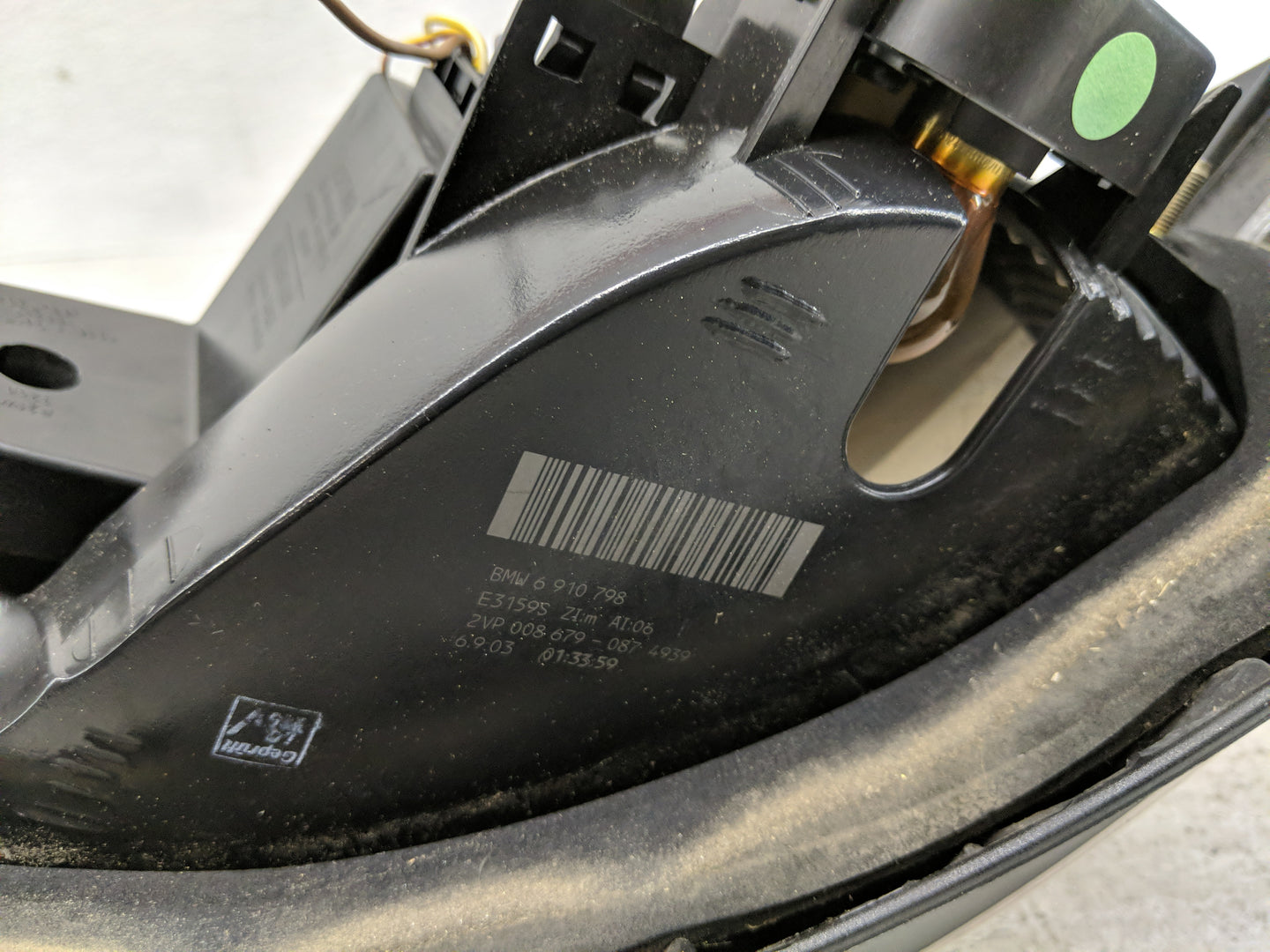 2004-2007 Bmw 525i Tail Light Assembly Passenger Right OEM P/N:2VP 008 679 6 910 798 Fits Fits 2004 2005 2006 2007 OEM Used 