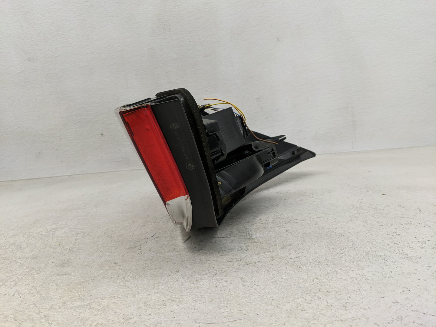 2004-2007 Bmw 525i Tail Light Assembly Passenger Right OEM P/N:2VP 008 679 6 910 798 Fits Fits 2004 2005 2006 2007 OEM Used 