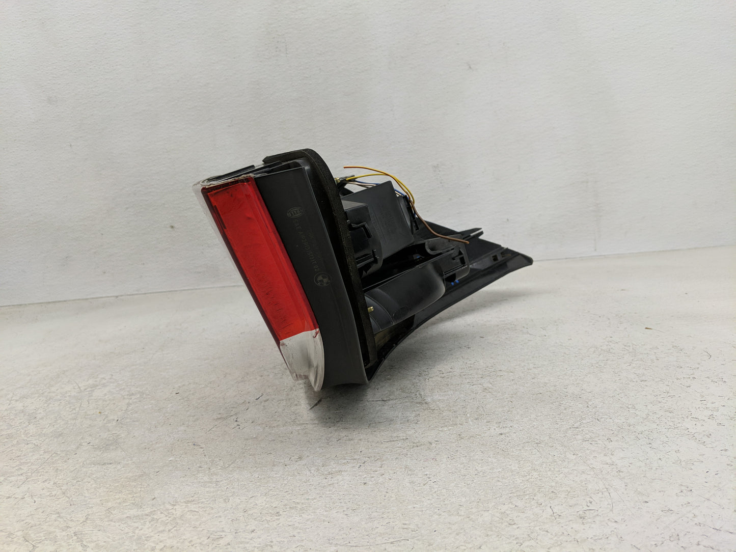 2004-2007 Bmw 525i Tail Light Assembly Passenger Right OEM P/N:2VP 008 679 6 910 798 Fits Fits 2004 2005 2006 2007 OEM Used 