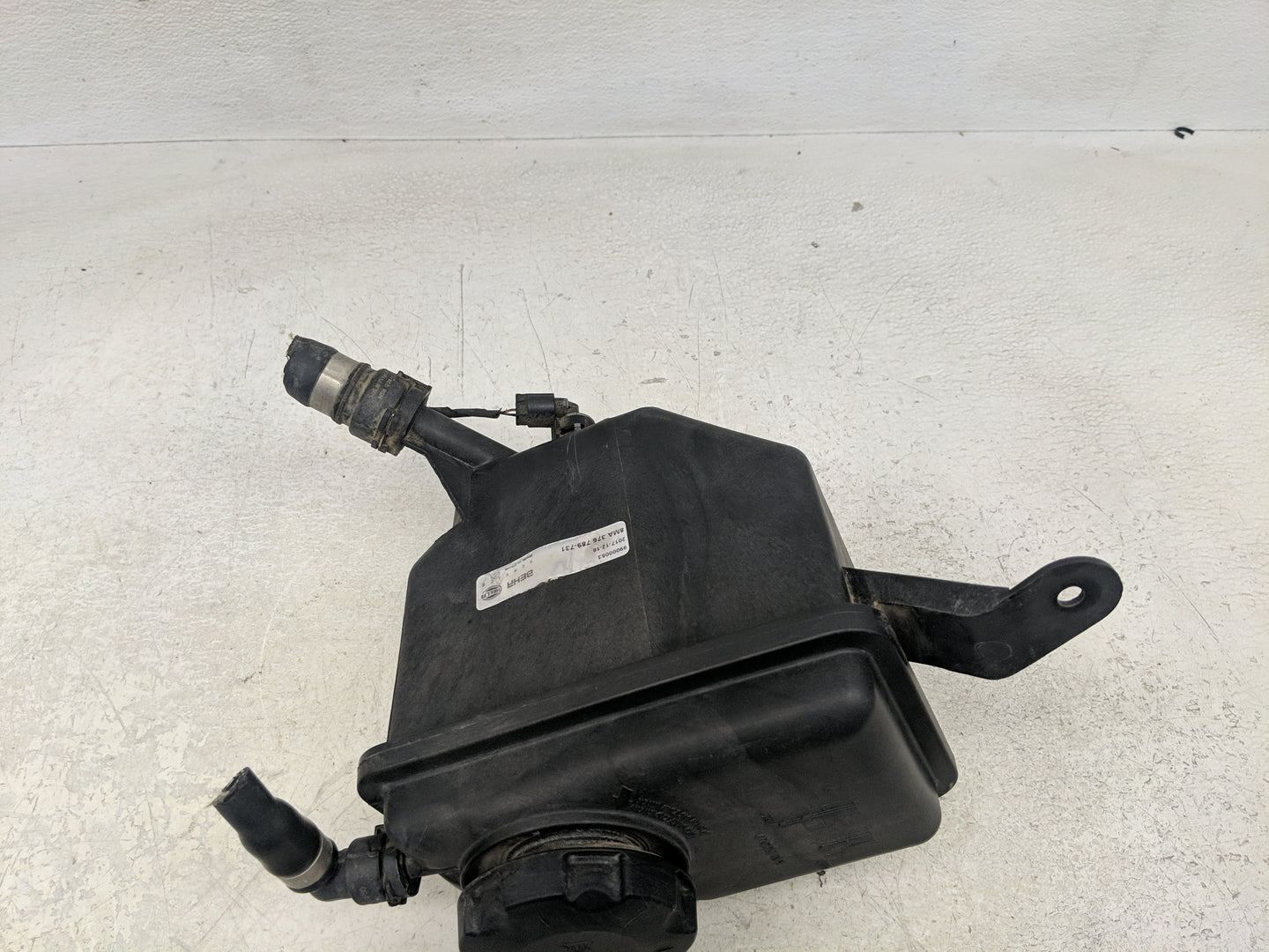 2004-2007 Bmw 525i Windshield Washer Fluid Reservoir Bottle Oem - Oemusedautoparts1.com