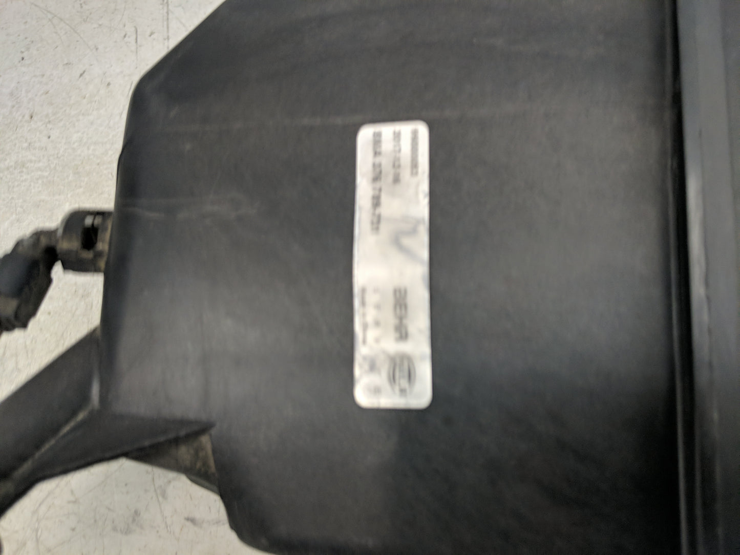 2004-2007 Bmw 525i Windshield Washer Fluid Reservoir Bottle Oem - Oemusedautoparts1.com