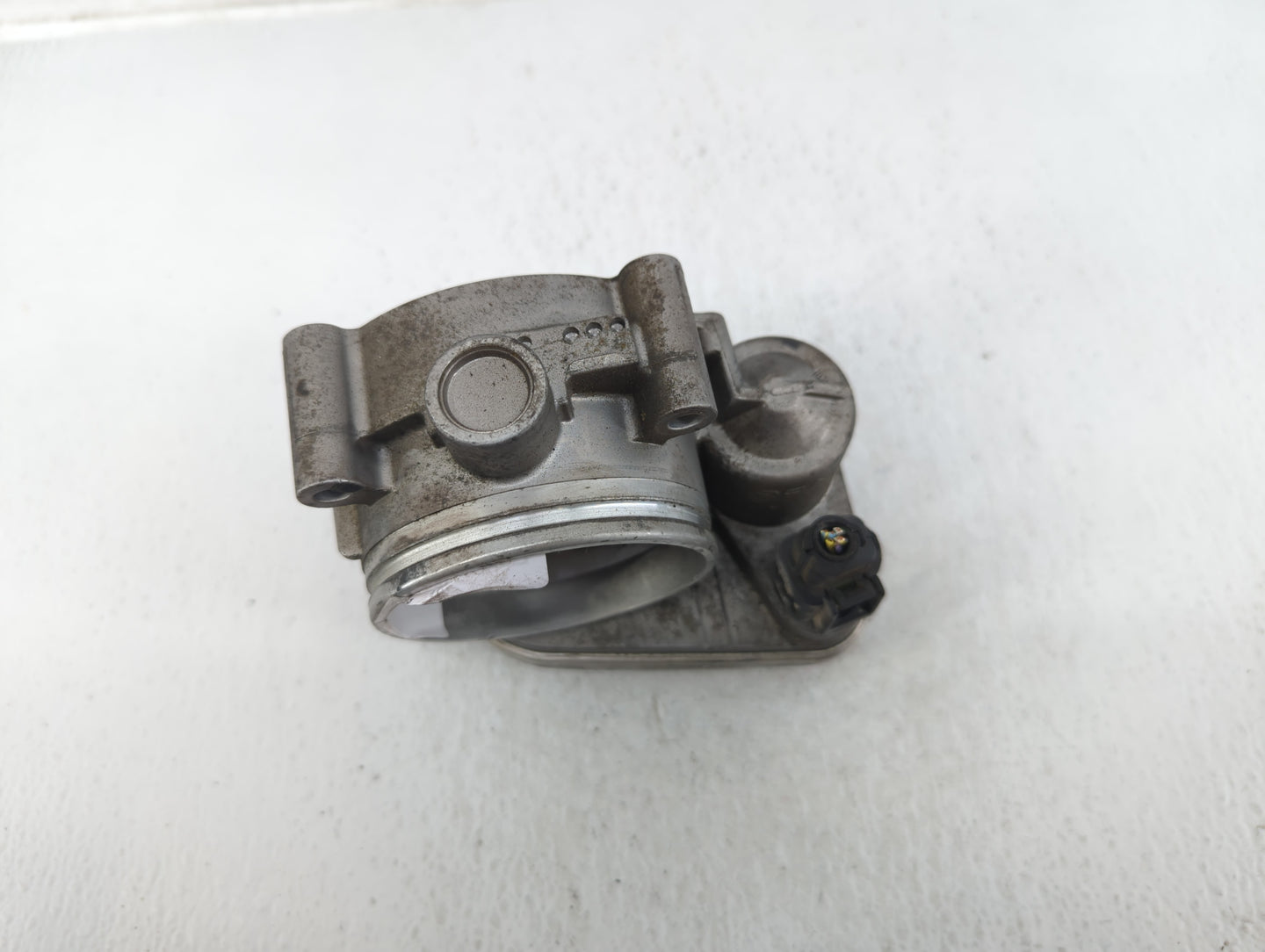 2006-2007 Bmw 525i Throttle Body P/N:7 516 946-04 Fits Fits 2006 2007 2008 OEM Used Auto Parts - Oemusedautoparts1.com