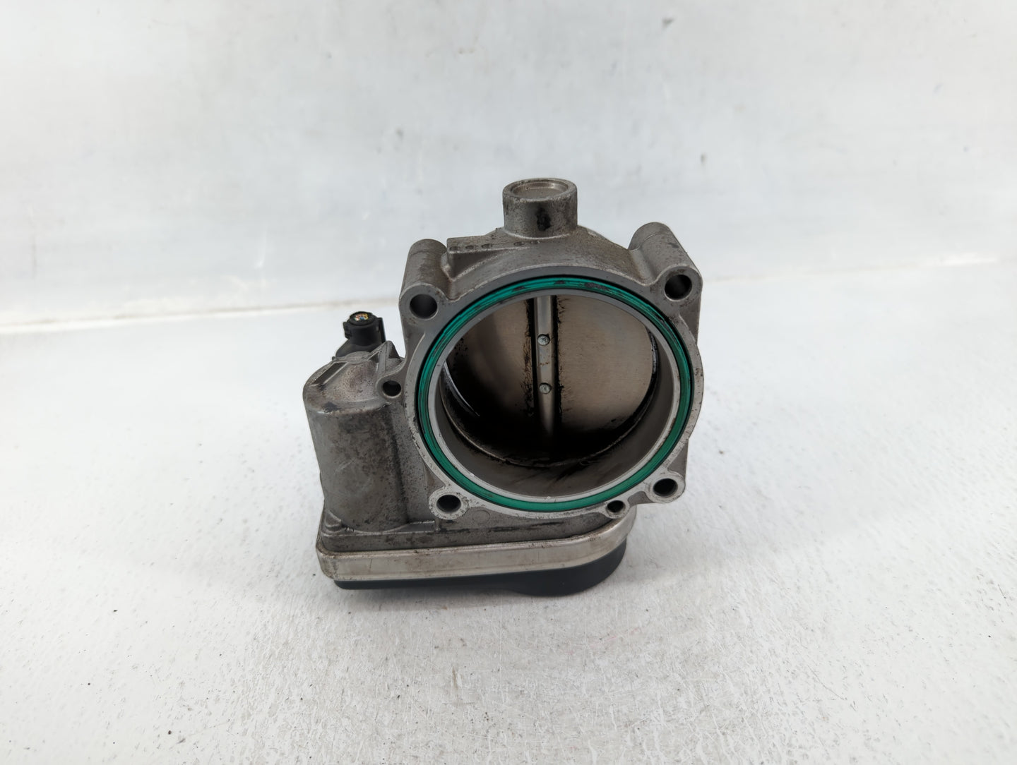 2006-2007 Bmw 525i Throttle Body P/N:7 516 946-04 Fits Fits 2006 2007 2008 OEM Used Auto Parts - Oemusedautoparts1.com