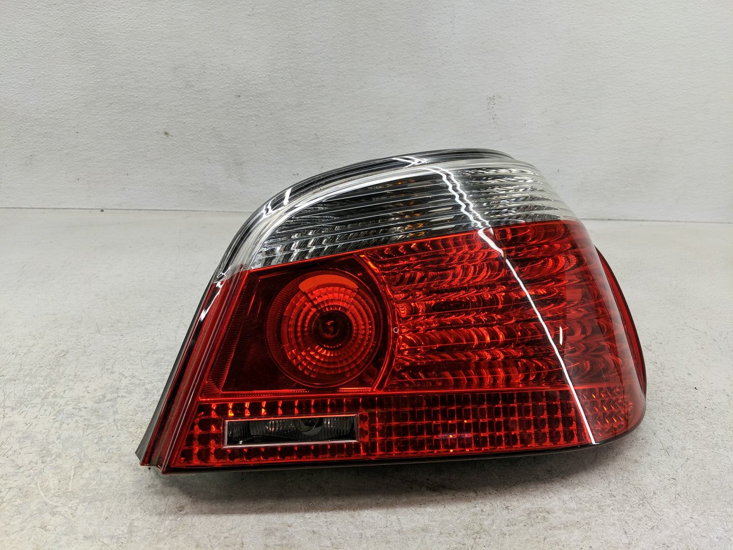 2004-2007 Bmw 530i Tail Light Assembly Passenger Right OEM P/N:158 238-03 7 165 739 Fits Fits 2004 2005 2006 2007 OEM Used A