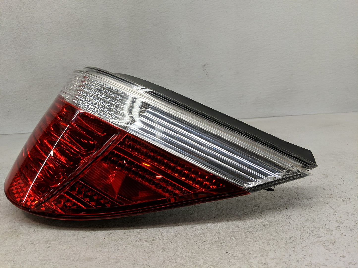 2004-2007 Bmw 530i Tail Light Assembly Passenger Right OEM P/N:158 238-03 7 165 739 Fits Fits 2004 2005 2006 2007 OEM Used A
