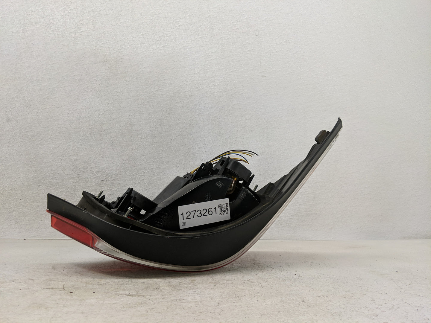 2004-2007 Bmw 530i Tail Light Assembly Passenger Right OEM P/N:158 238-03 7 165 739 Fits Fits 2004 2005 2006 2007 OEM Used A