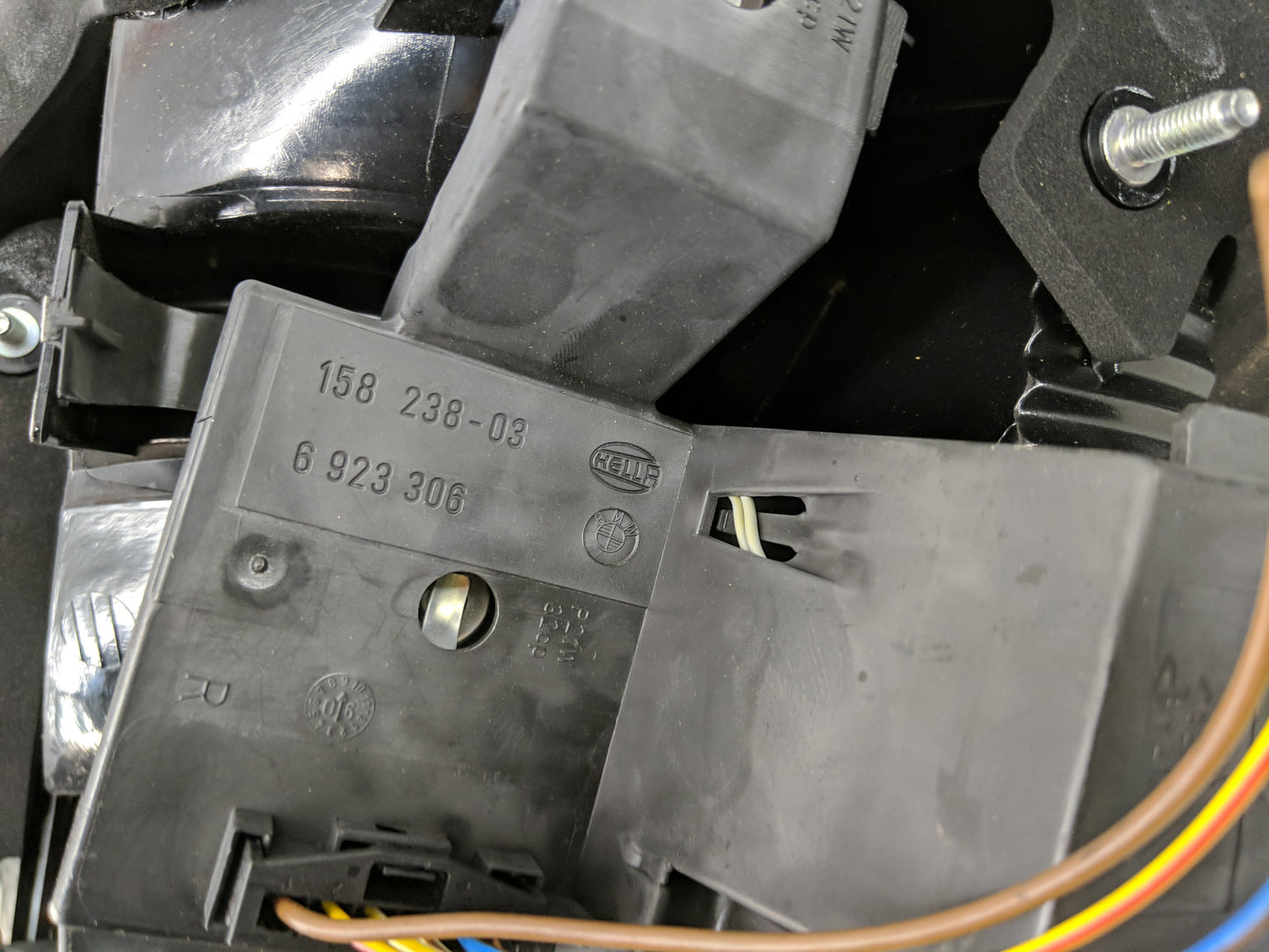 2004-2007 Bmw 530i Tail Light Assembly Passenger Right OEM P/N:158 238-03 7 165 739 Fits Fits 2004 2005 2006 2007 OEM Used A