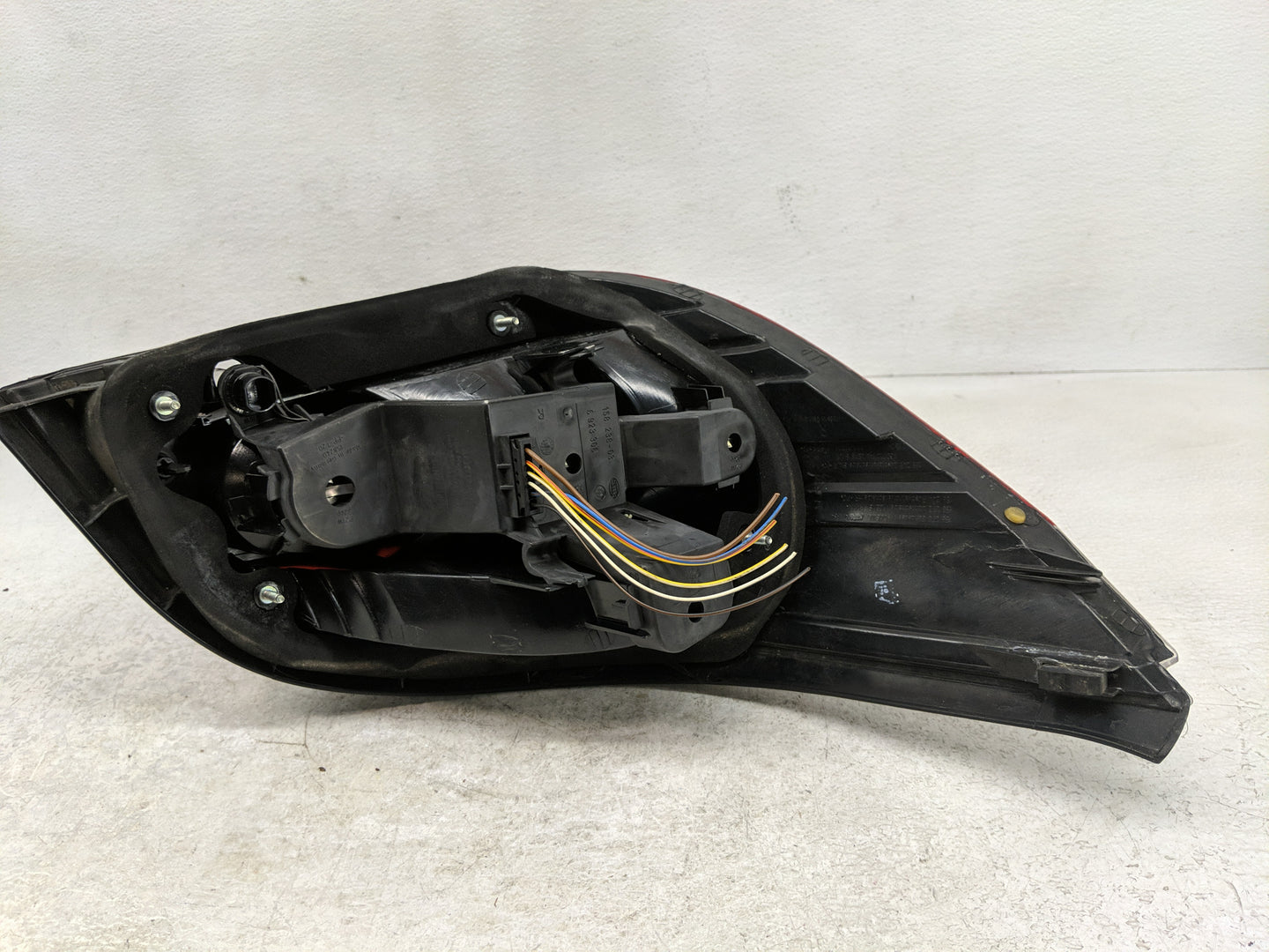 2004-2007 Bmw 530i Tail Light Assembly Passenger Right OEM P/N:158 238-03 7 165 739 Fits Fits 2004 2005 2006 2007 OEM Used A