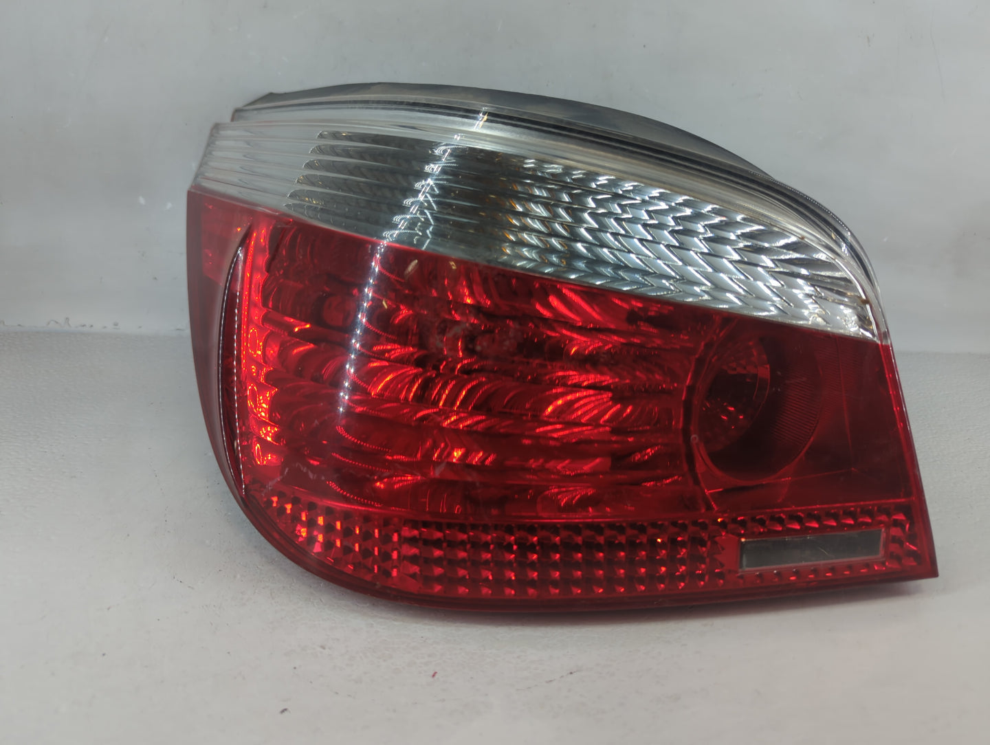 2004-2007 Bmw 530i Tail Light Assembly Passenger Right OEM P/N:7 165 739 Fits Fits 2004 2005 2006 2007 OEM Used Auto Parts -