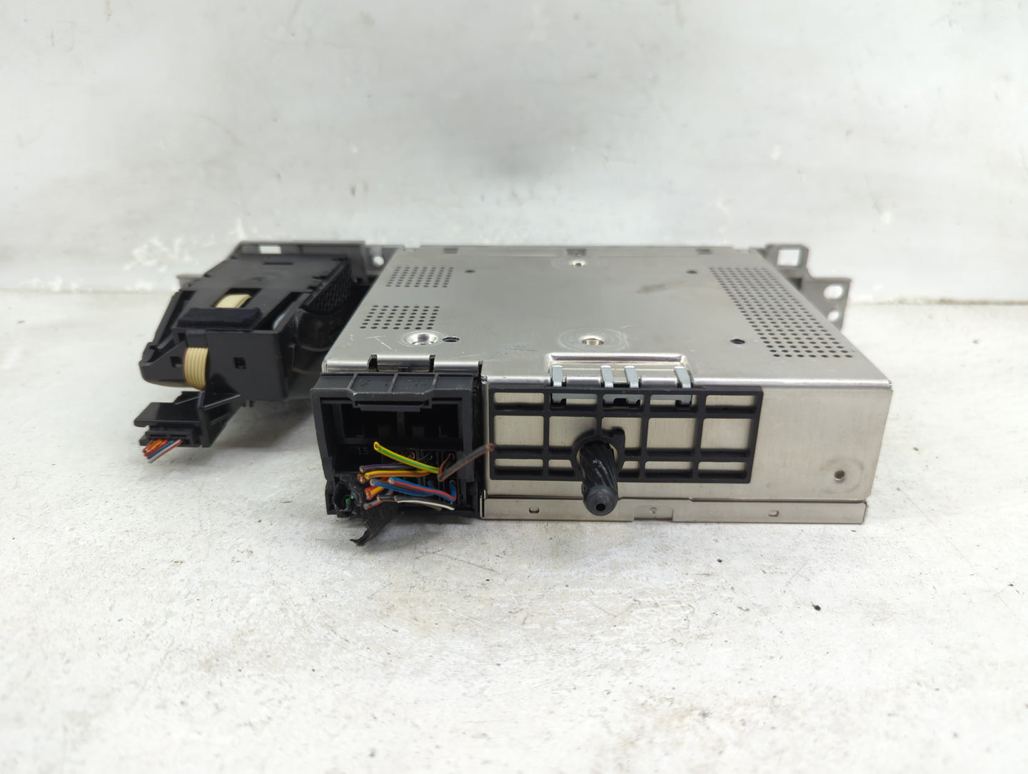2006-2008 Bmw 750 Radio AM FM Cd Player Receiver Replacement P/N:6952345 6952346, 53339730 Fits Fits 2006 2007 2008 OEM Used