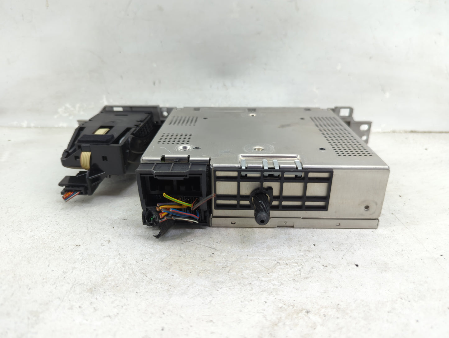2006-2008 Bmw 750 Radio AM FM Cd Player Receiver Replacement P/N:6952345 6952346, 53339730 Fits Fits 2006 2007 2008 OEM Used