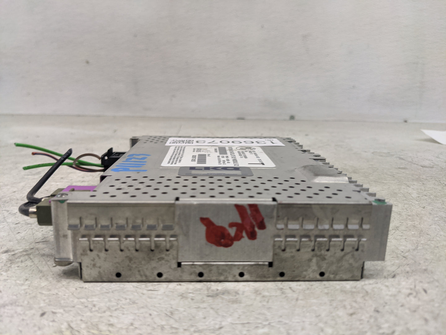 2006 Bmw 750i Radio AM FM Cd Player Receiver Replacement P/N:6512 6 948 064 Fits OEM Used Auto Parts - Oemusedautoparts1.com