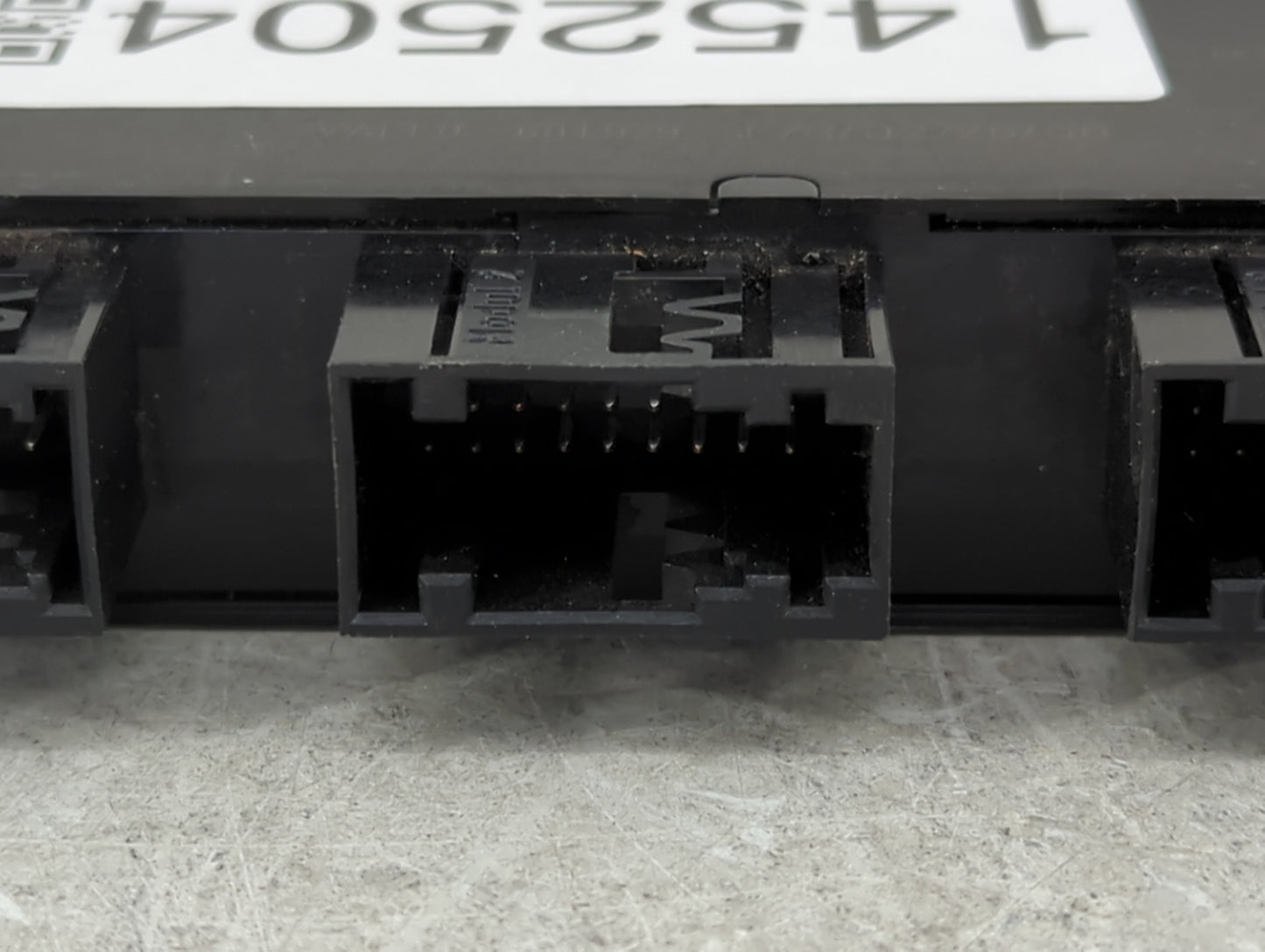 Bmw 750li Body Control Module Bcm Inner Cabin Fuse Box 601.929 - Oemusedautoparts1.com