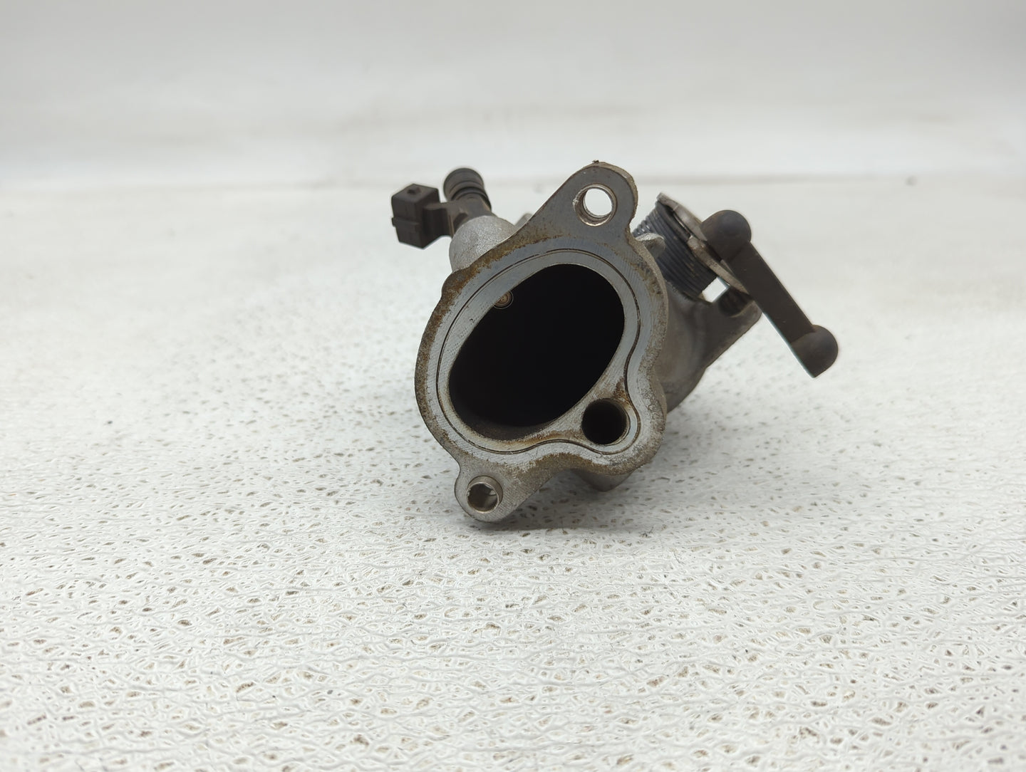 2006-2010 Bmw M6 Throttle Body P/N:7834833-02 Fits Fits 2006 2007 2008 2009 2010 OEM Used Auto Parts - Oemusedautoparts1.com