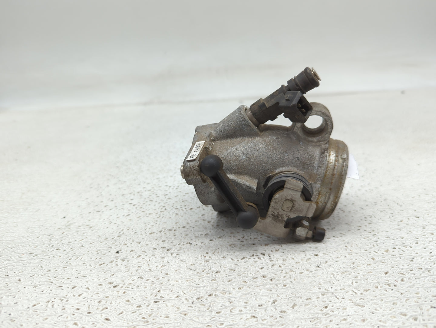 2006-2010 Bmw M6 Throttle Body P/N:7834832-02 Fits Fits 2006 2007 2008 2009 2010 OEM Used Auto Parts - Oemusedautoparts1.com