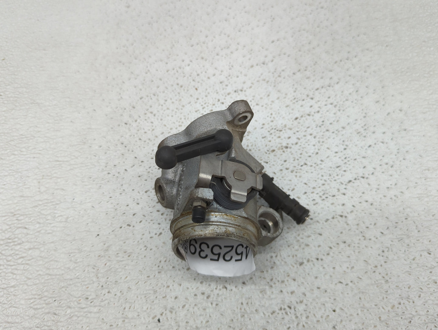 2006-2010 Bmw M6 Throttle Body P/N:7833788 Fits Fits 2006 2007 2008 2009 2010 OEM Used Auto Parts - Oemusedautoparts1.com