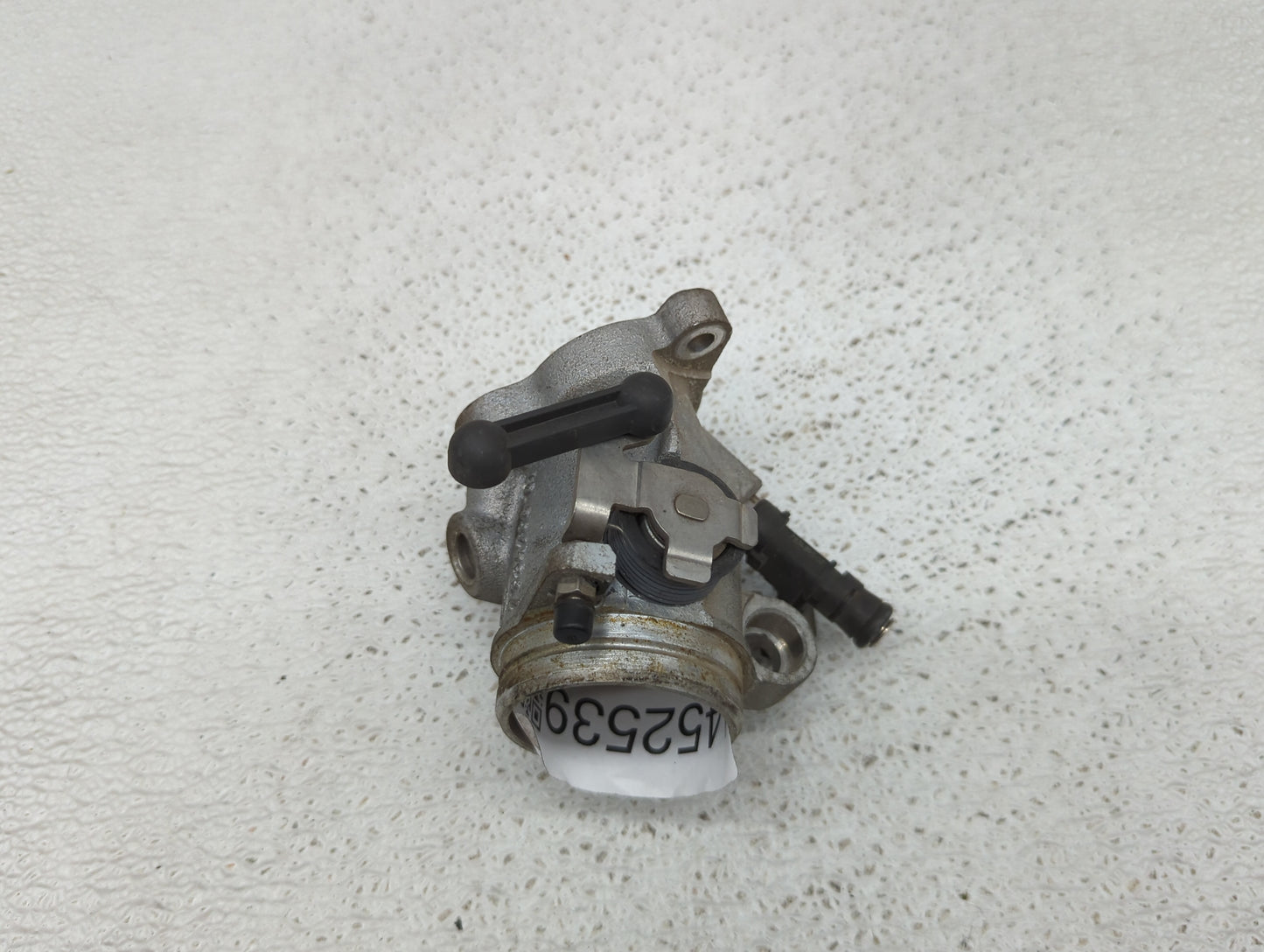 2006-2010 Bmw M6 Throttle Body P/N:7833788 Fits Fits 2006 2007 2008 2009 2010 OEM Used Auto Parts - Oemusedautoparts1.com