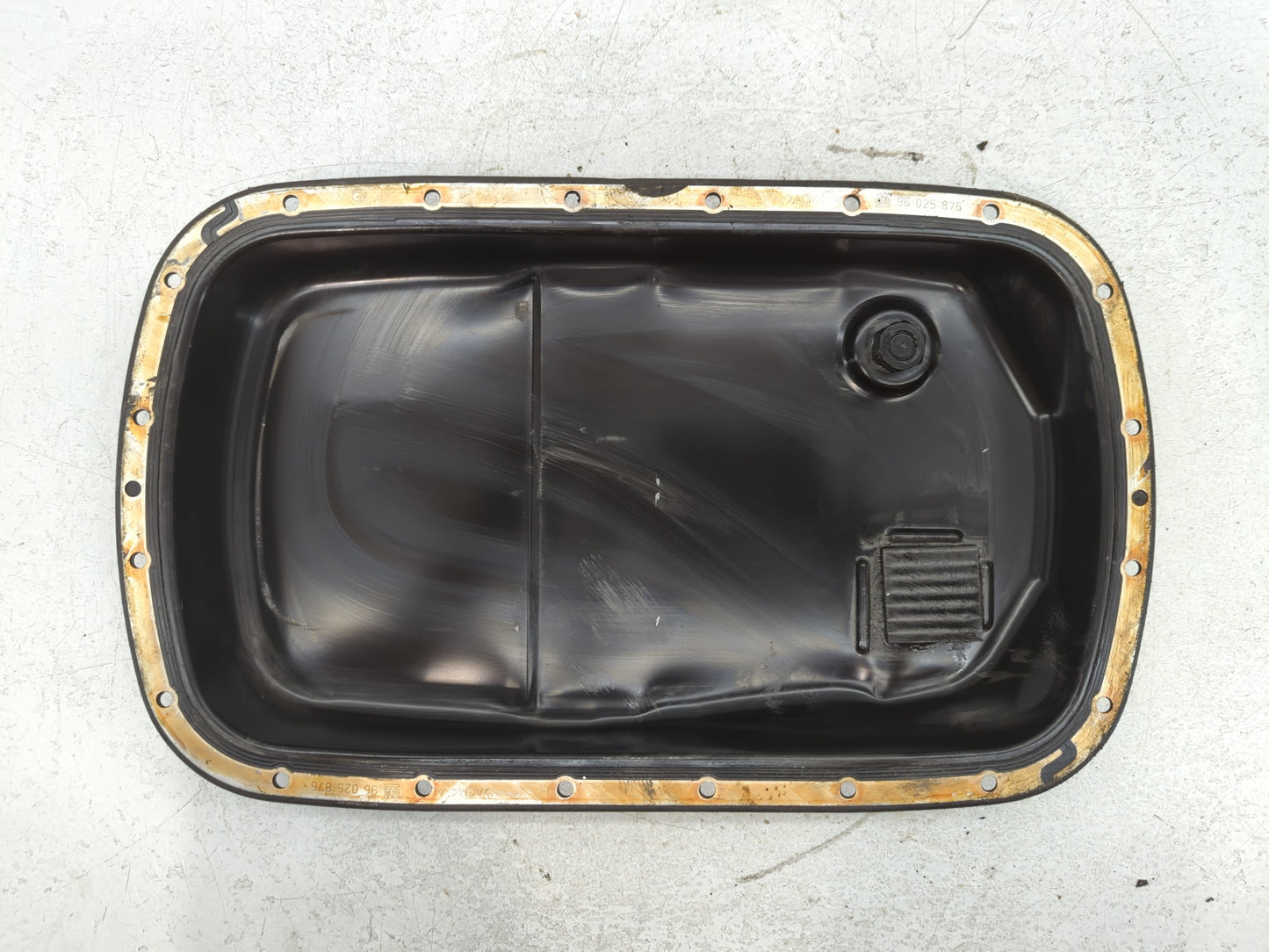 2004-2006 Bmw X3 Engine Oil Pan P/N:83220024359 Fits Fits 2001 2002 2003 2004 2005 2006 OEM Used Auto Parts - Oemusedautopar