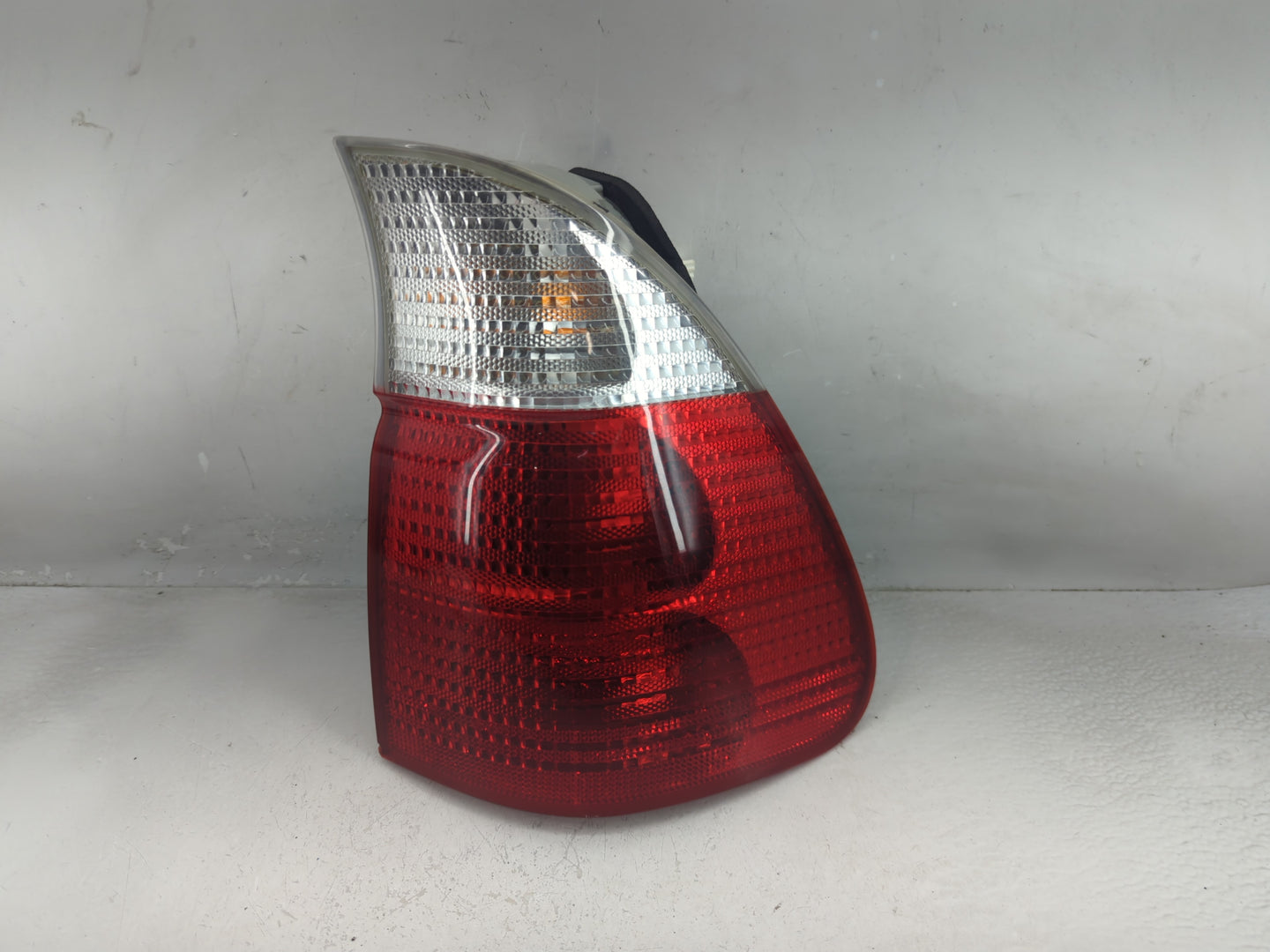 2004-2006 Bmw X5 Tail Light Assembly Passenger Right OEM Fits Fits 2004 2005 2006 OEM Used Auto Parts - Oemusedautoparts1.co