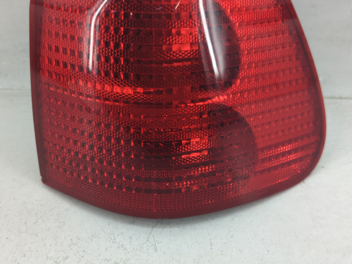 2004-2006 Bmw X5 Tail Light Assembly Passenger Right OEM Fits Fits 2004 2005 2006 OEM Used Auto Parts - Oemusedautoparts1.co