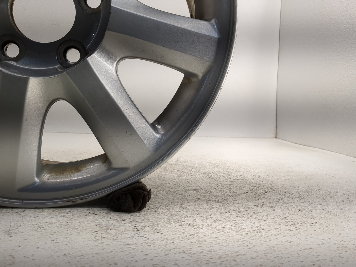 2005-2006 Buick Lacrosse Oem Wheel Rim - Oemusedautoparts1.com