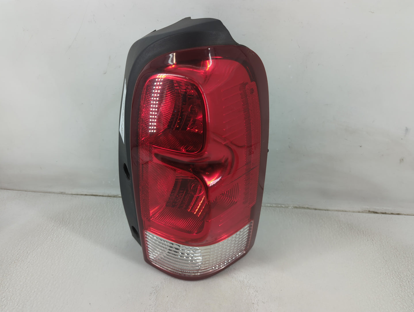 2005-2009 Buick Lacrosse Tail Light Assembly Passenger Right OEM Fits Fits 2005 2006 2007 2008 2009 OEM Used Auto Parts - Oe