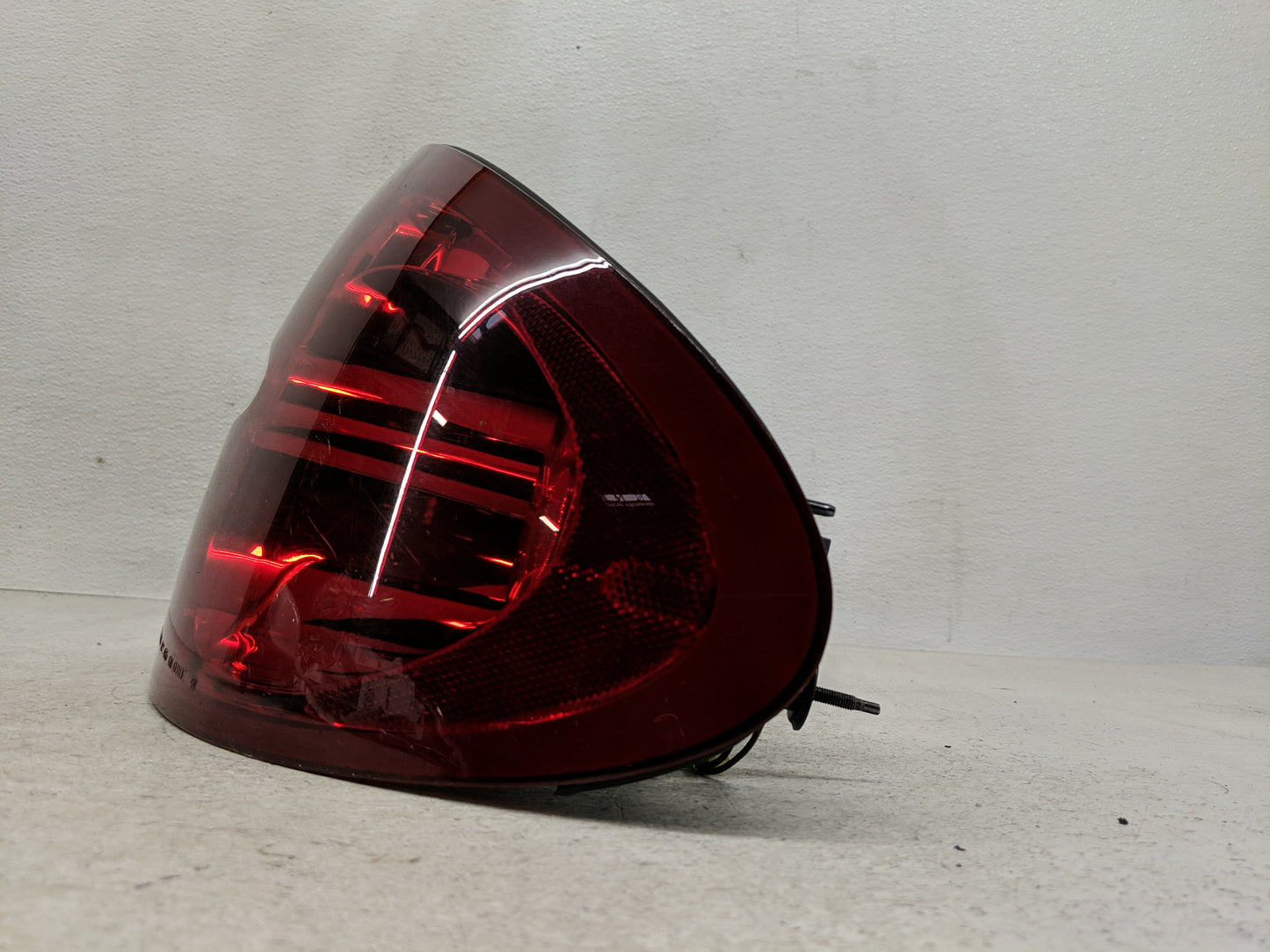 2005-2009 Buick Lacrosse Tail Light Assembly Passenger Right OEM P/N:10393852 Fits Fits 2005 2006 2007 2008 2009 OEM Used Au