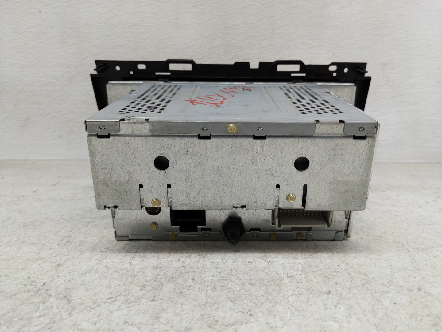 2005-2007 Buick Lacrosse Radio AM FM Cd Player Receiver Replacement P/N:10391274 Fits Fits 2005 2006 2007 OEM Used Auto Part