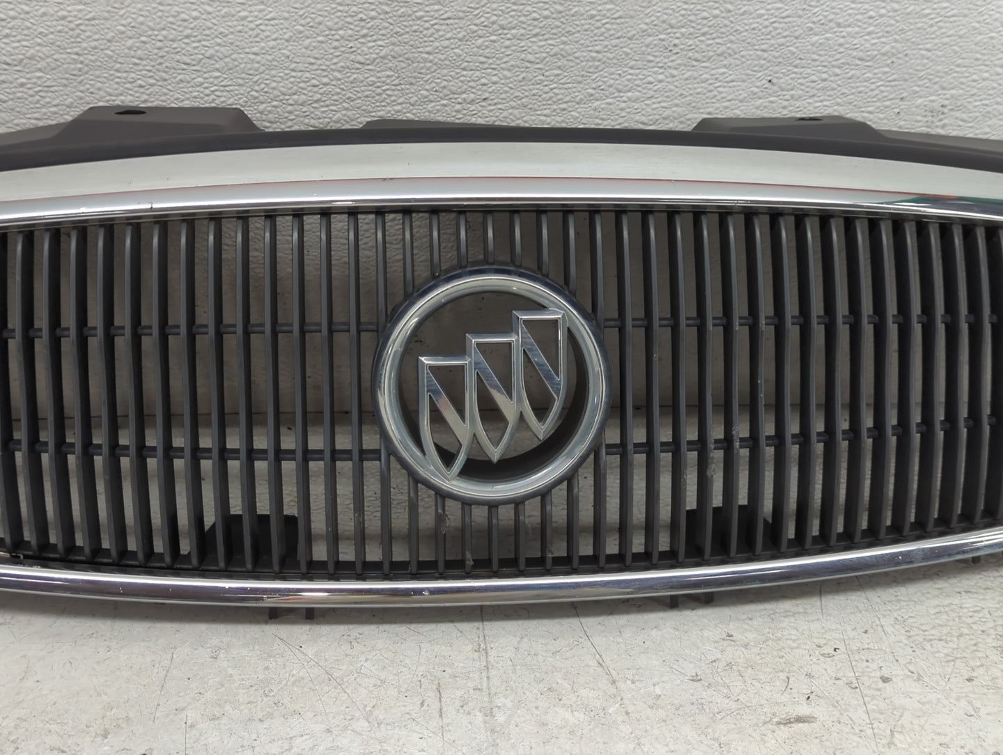 2005-2007 Buick Lacrosse Front Grille Bumper Not Included - Oemusedautoparts1.com