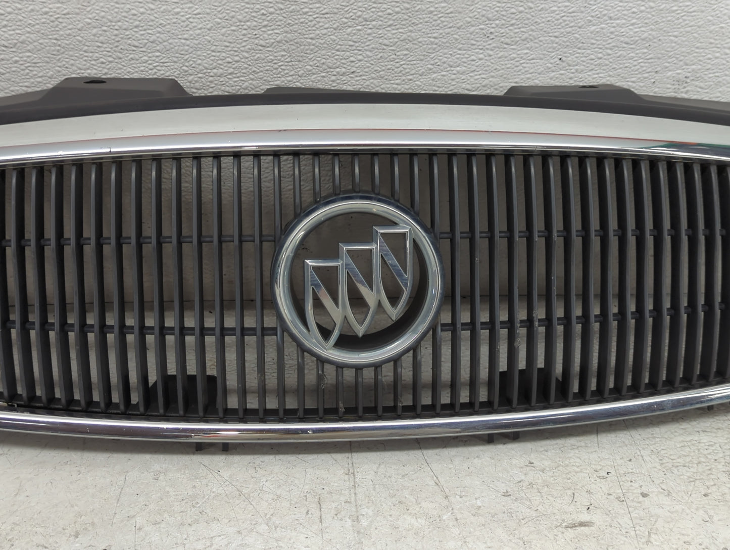 2005-2007 Buick Lacrosse Front Grille Bumper Not Included - Oemusedautoparts1.com