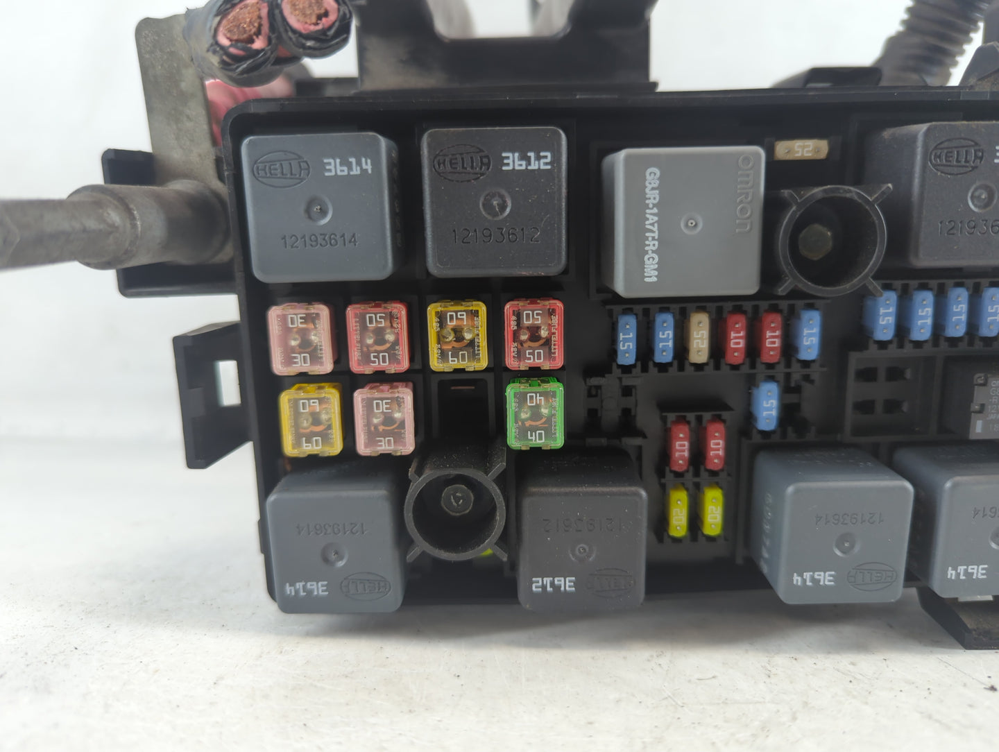 2006-2007 Buick Lucerne Fusebox Fuse Box Panel Relay Module P/N:15812664 Fits Fits 2006 2007 OEM Used Auto Parts - Oemusedau