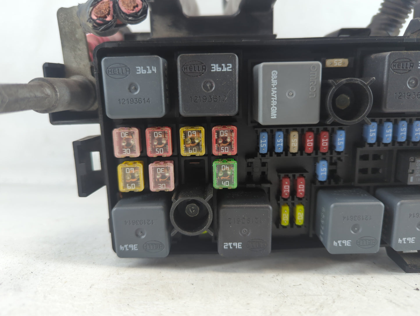2006-2007 Buick Lucerne Fusebox Fuse Box Panel Relay Module P/N:15812664 Fits Fits 2006 2007 OEM Used Auto Parts - Oemusedau