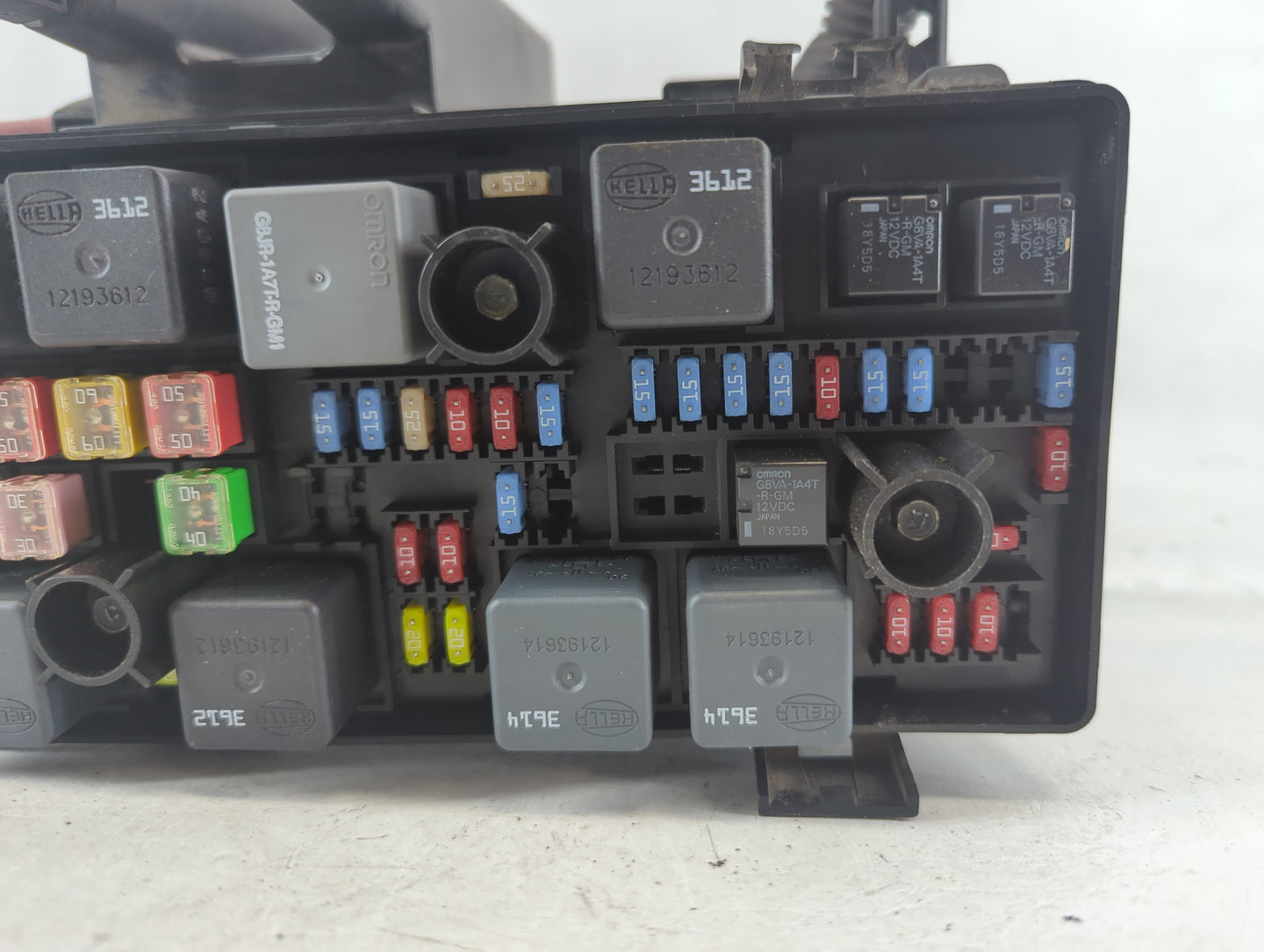 2006-2007 Buick Lucerne Fusebox Fuse Box Panel Relay Module P/N:15812664 Fits Fits 2006 2007 OEM Used Auto Parts - Oemusedau