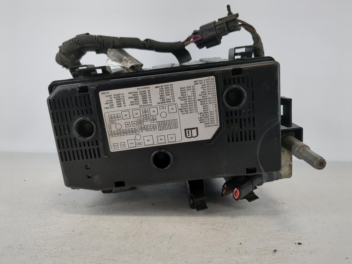 2006-2007 Buick Lucerne Fusebox Fuse Box Panel Relay Module P/N:15812666 Fits Fits 2006 2007 OEM Used Auto Parts - Oemusedau