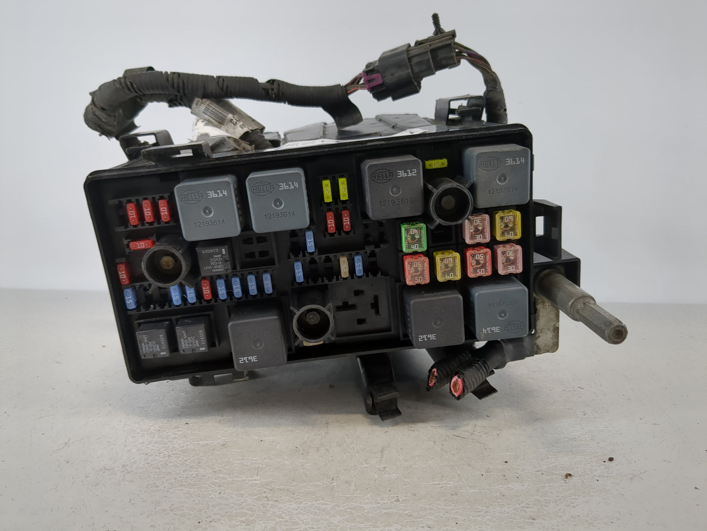 2006-2007 Buick Lucerne Fusebox Fuse Box Panel Relay Module P/N:15812666 Fits Fits 2006 2007 OEM Used Auto Parts - Oemusedau