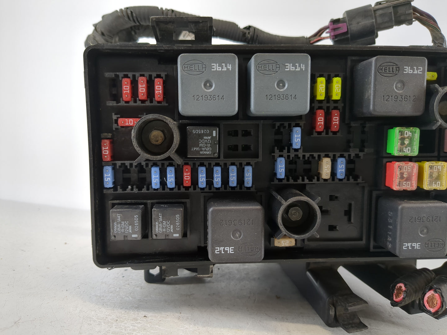 2006-2007 Buick Lucerne Fusebox Fuse Box Panel Relay Module P/N:15812666 Fits Fits 2006 2007 OEM Used Auto Parts - Oemusedau