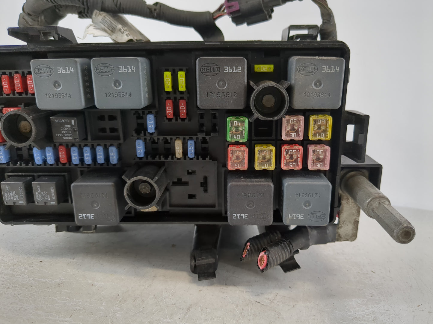 2006-2007 Buick Lucerne Fusebox Fuse Box Panel Relay Module P/N:15812666 Fits Fits 2006 2007 OEM Used Auto Parts - Oemusedau