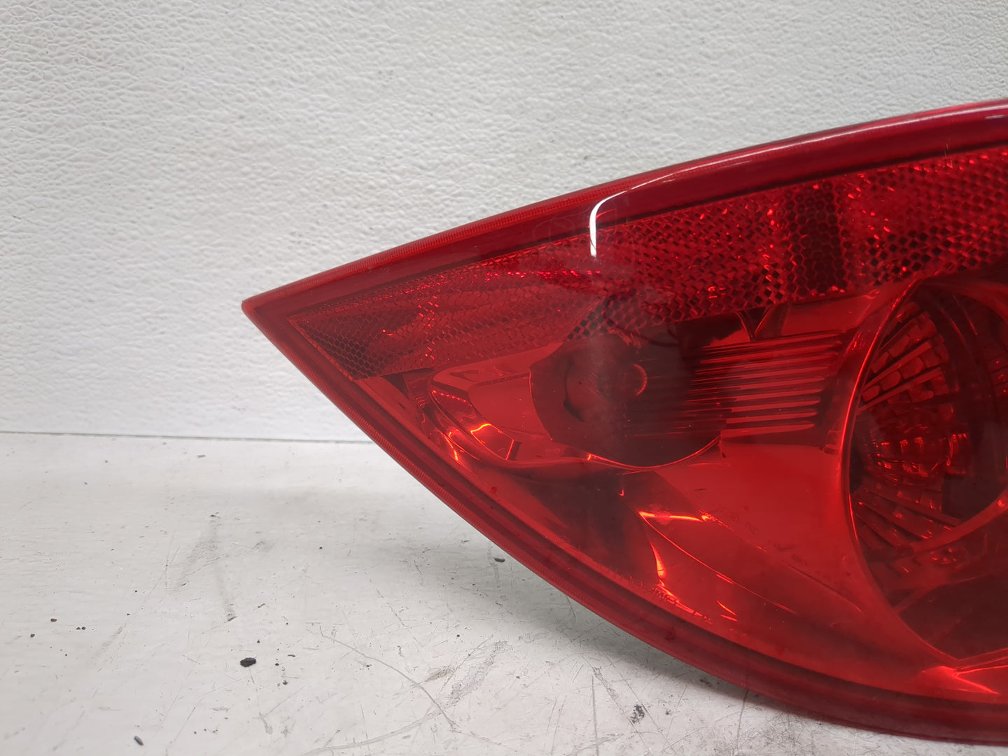 2006-2011 Buick Lucerne Tail Light Assembly Passenger Right OEM P/N:25754858 Fits Fits 2006 2007 2008 2009 2010 2011 OEM Use