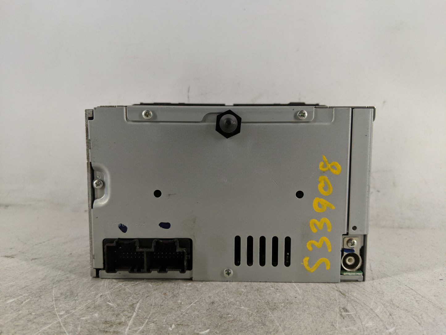 2006 Buick Lucerne Radio AM FM Cd Player Receiver Replacement P/N:15871700 Fits OEM Used Auto Parts - Oemusedautoparts1.com
