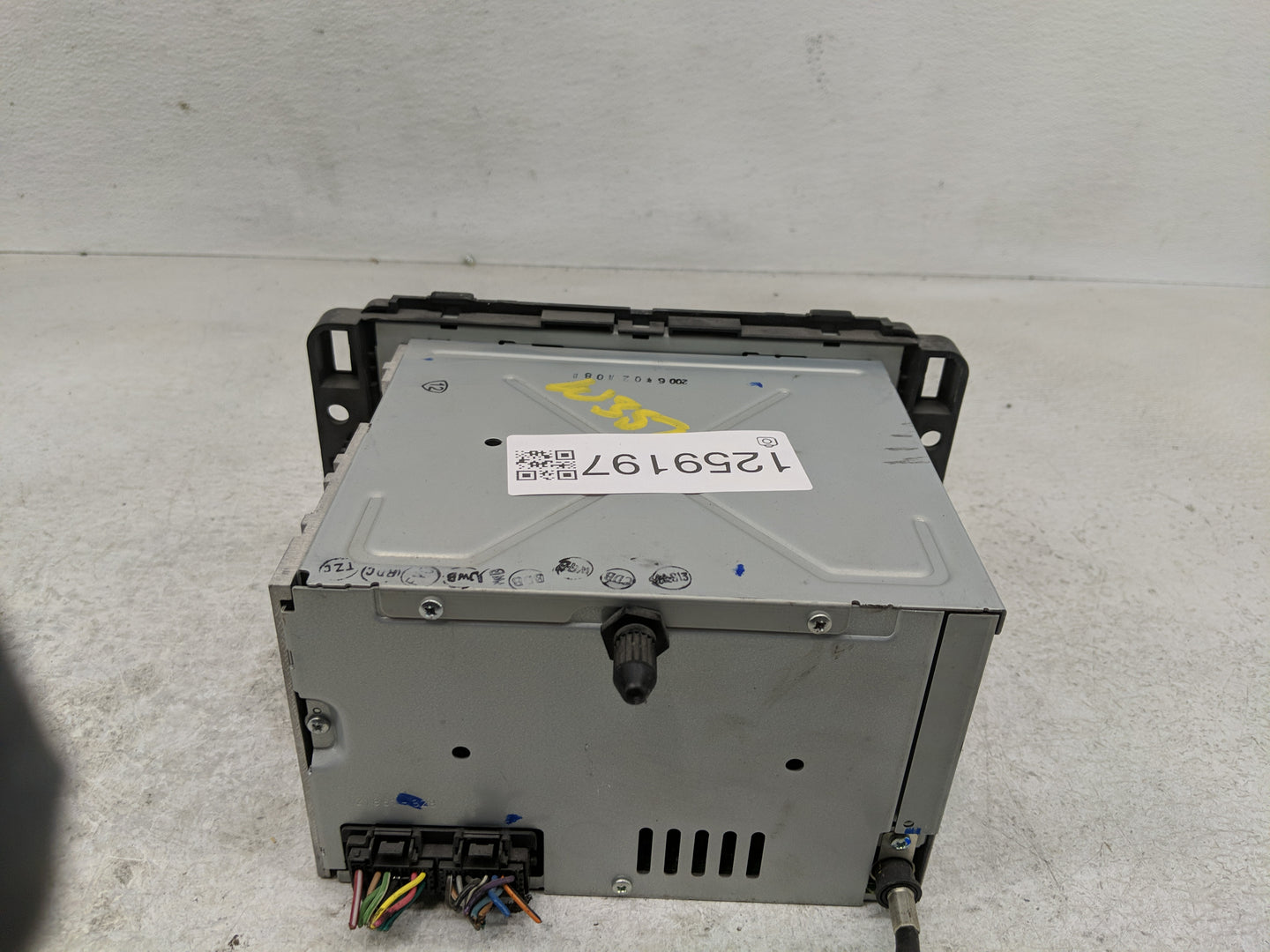 2006 Buick Lucerne Radio AM FM Cd Player Receiver Replacement P/N:15871700 Fits OEM Used Auto Parts - Oemusedautoparts1.com