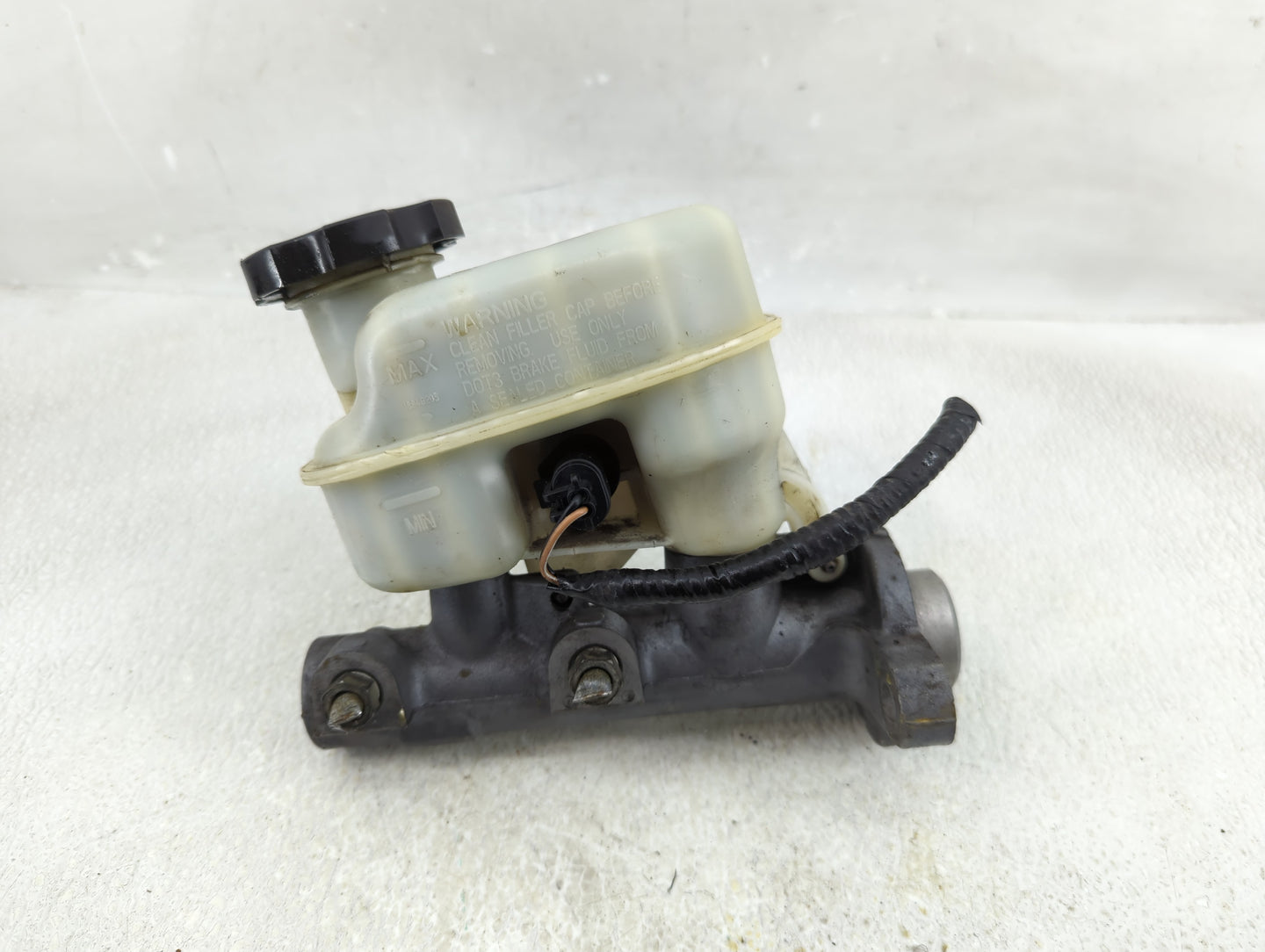 2006-2008 Buick Lucerne Brake Master Cylinder - Oemusedautoparts1.com