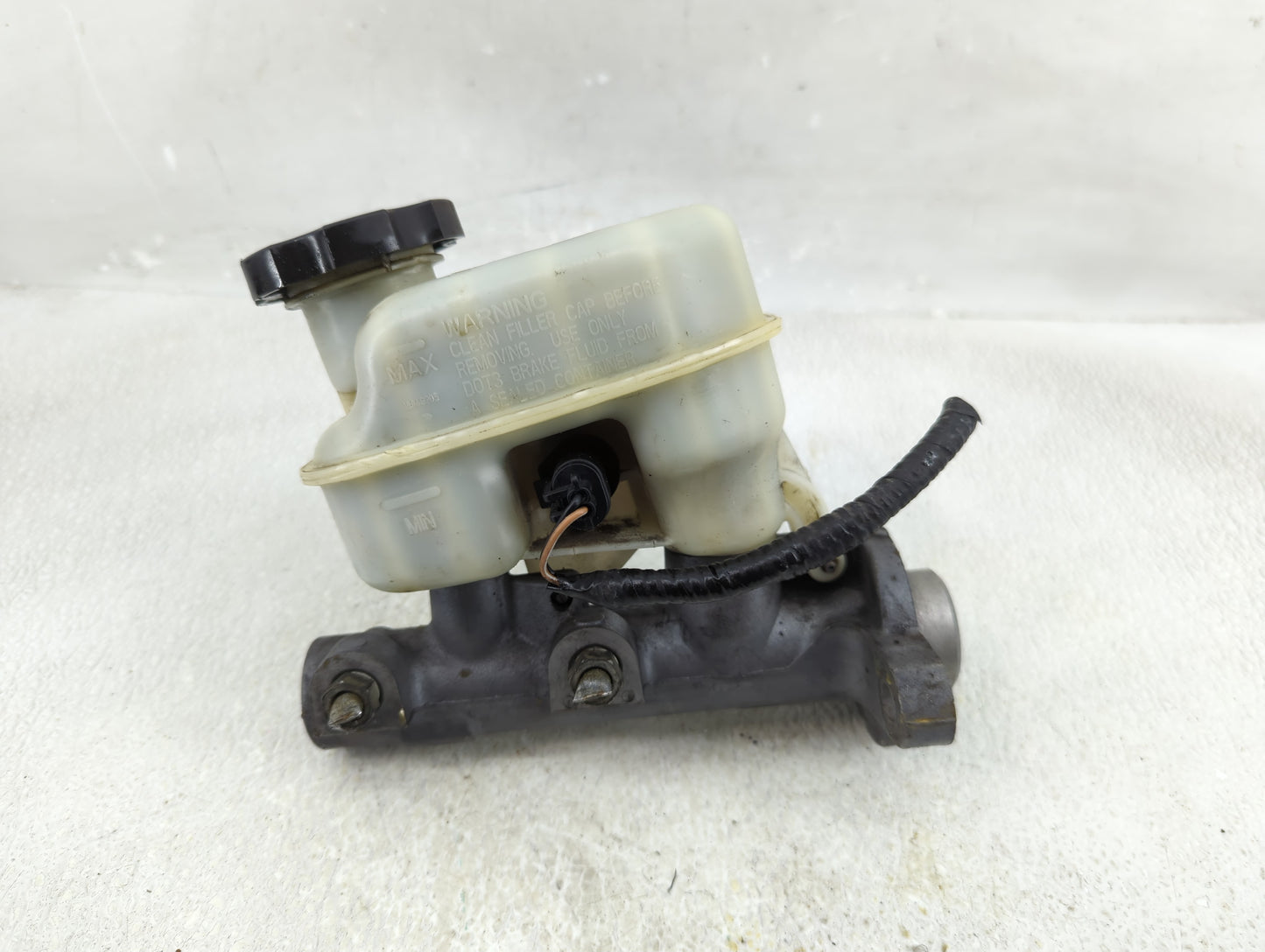 2006-2008 Buick Lucerne Brake Master Cylinder - Oemusedautoparts1.com