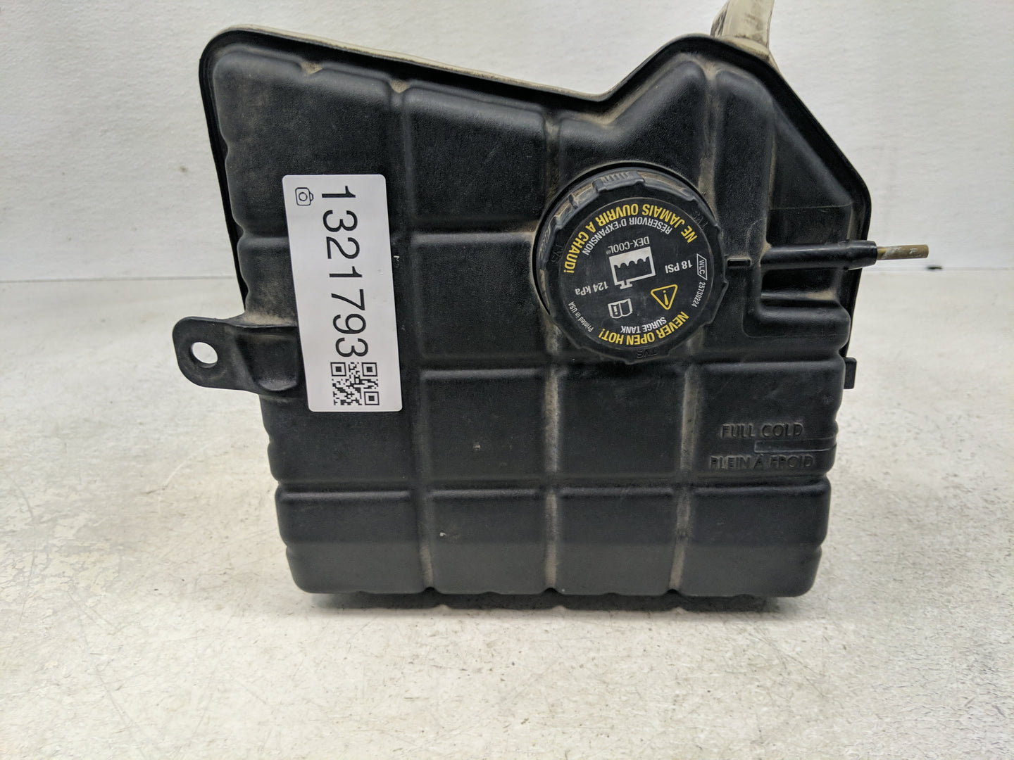 2006-2011 Buick Lucerne Windshield Washer Fluid Reservoir Bottle Oem - Oemusedautoparts1.com