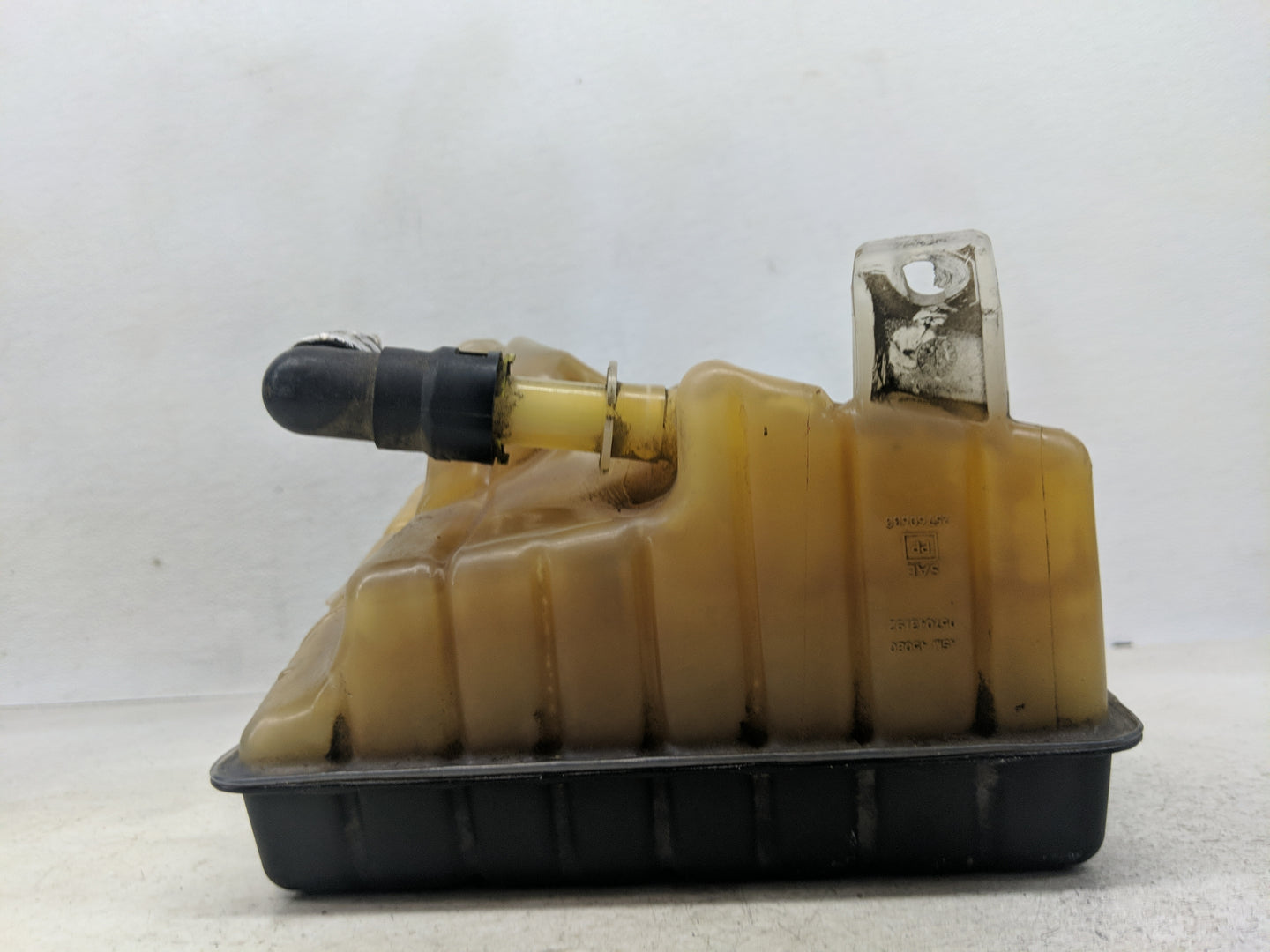 2006-2011 Buick Lucerne Windshield Washer Fluid Reservoir Bottle Oem - Oemusedautoparts1.com