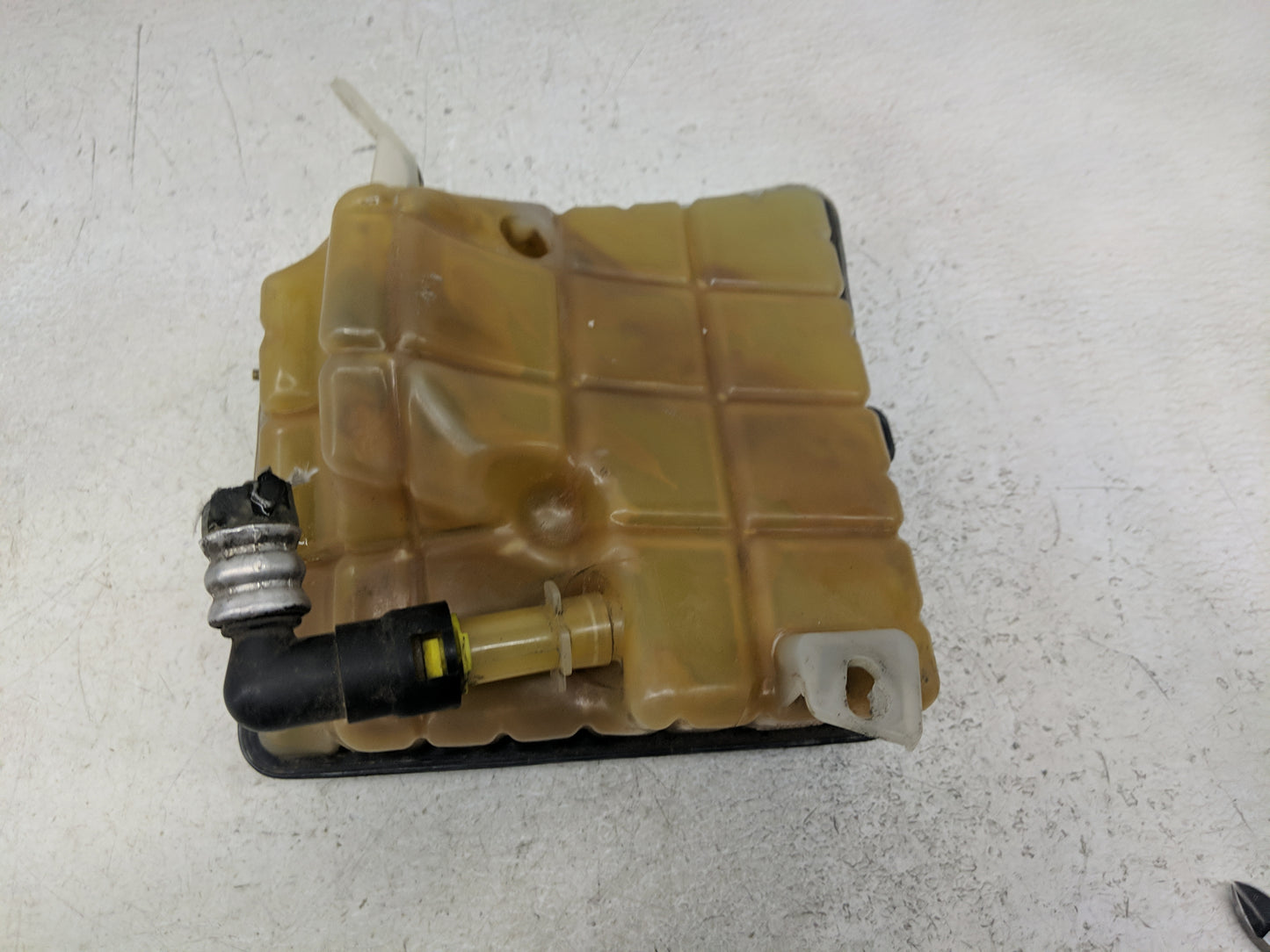 2006-2011 Buick Lucerne Windshield Washer Fluid Reservoir Bottle Oem - Oemusedautoparts1.com