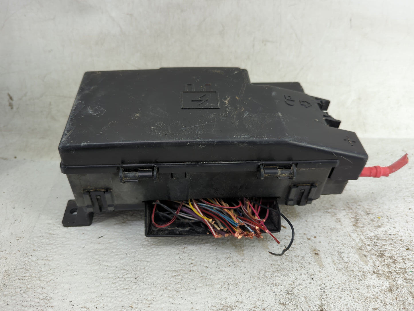 2006 Buick Lucerne Fusebox Fuse Box Panel Relay Module Fits OEM Used Auto Parts - Oemusedautoparts1.com