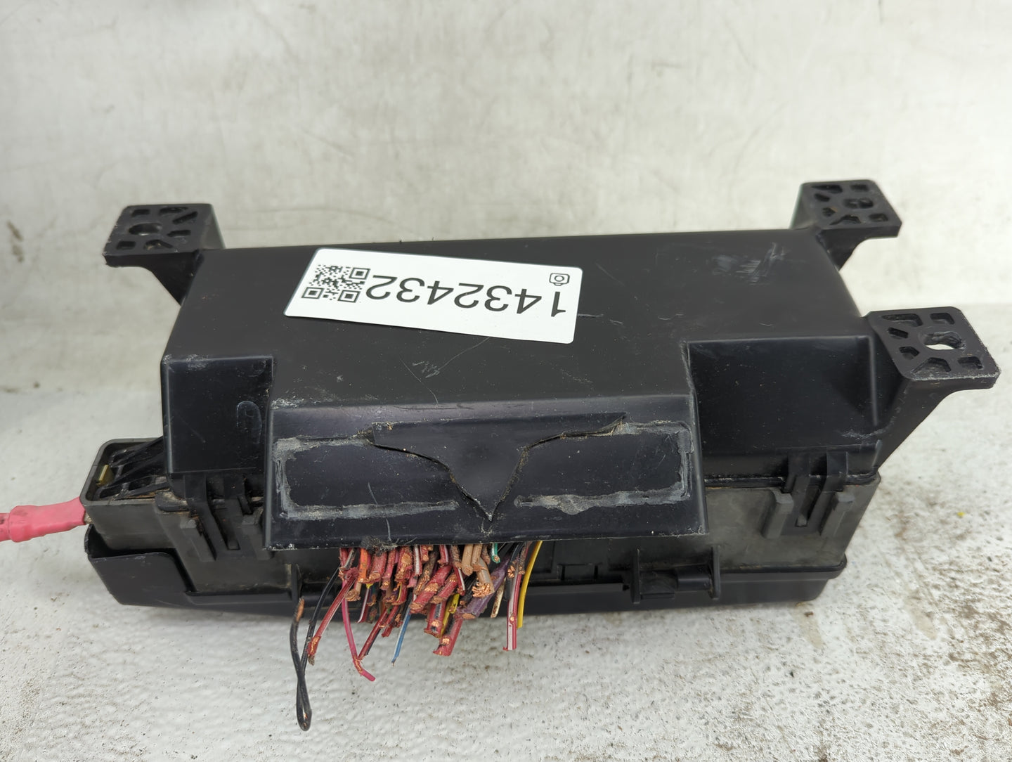 2006 Buick Lucerne Fusebox Fuse Box Panel Relay Module Fits OEM Used Auto Parts - Oemusedautoparts1.com