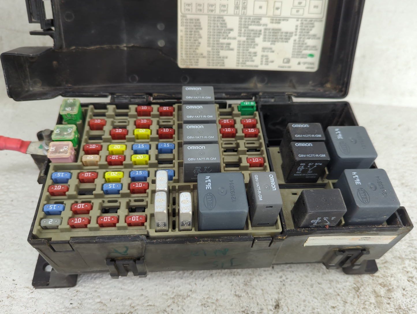 2006 Buick Lucerne Fusebox Fuse Box Panel Relay Module Fits OEM Used Auto Parts - Oemusedautoparts1.com